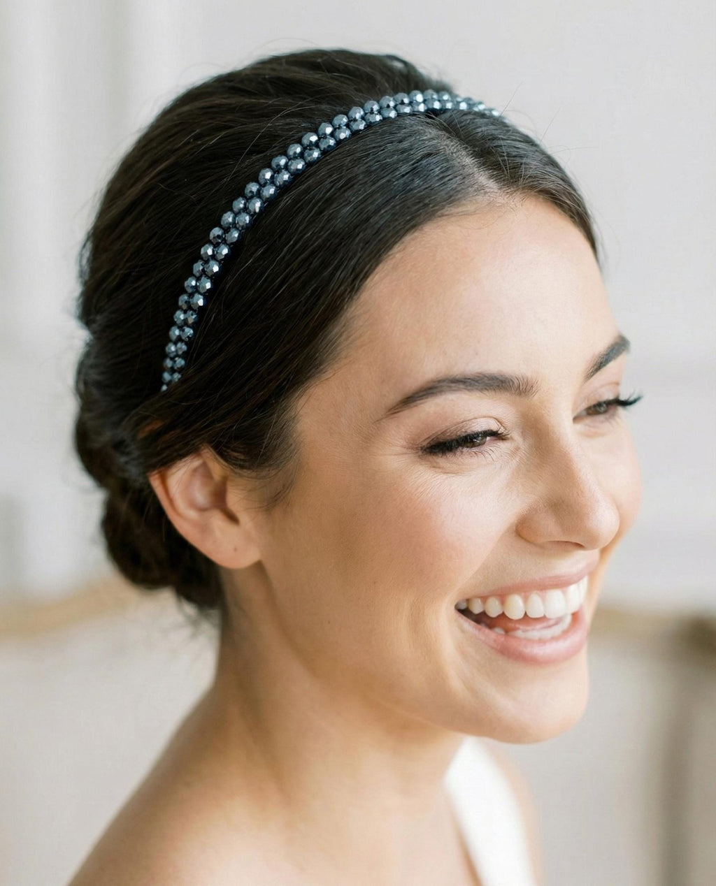 Eleganter Haarreif mit dunkelblauen Kristallen – Stilvoller Haarschmuck für besondere Anlässe - AVYRAA BRIDAL