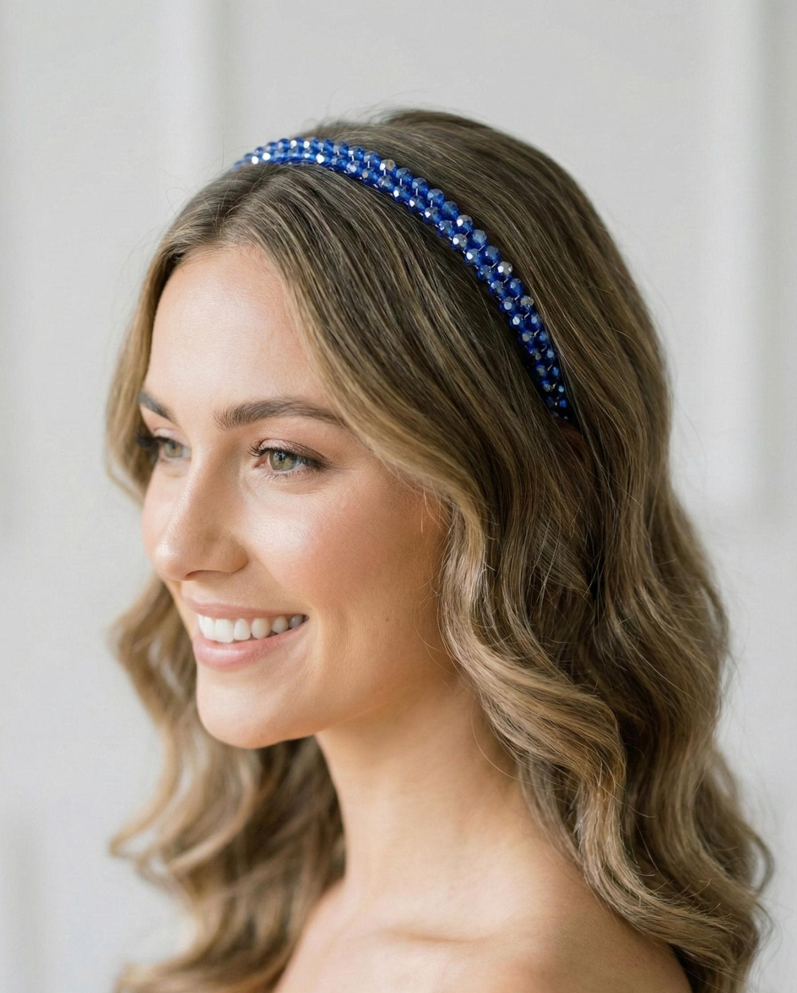 Eleganter Haarreif mit dunkelblauen Kristallen – Stilvoller Haarschmuck für besondere Anlässe - AVYRAA BRIDAL