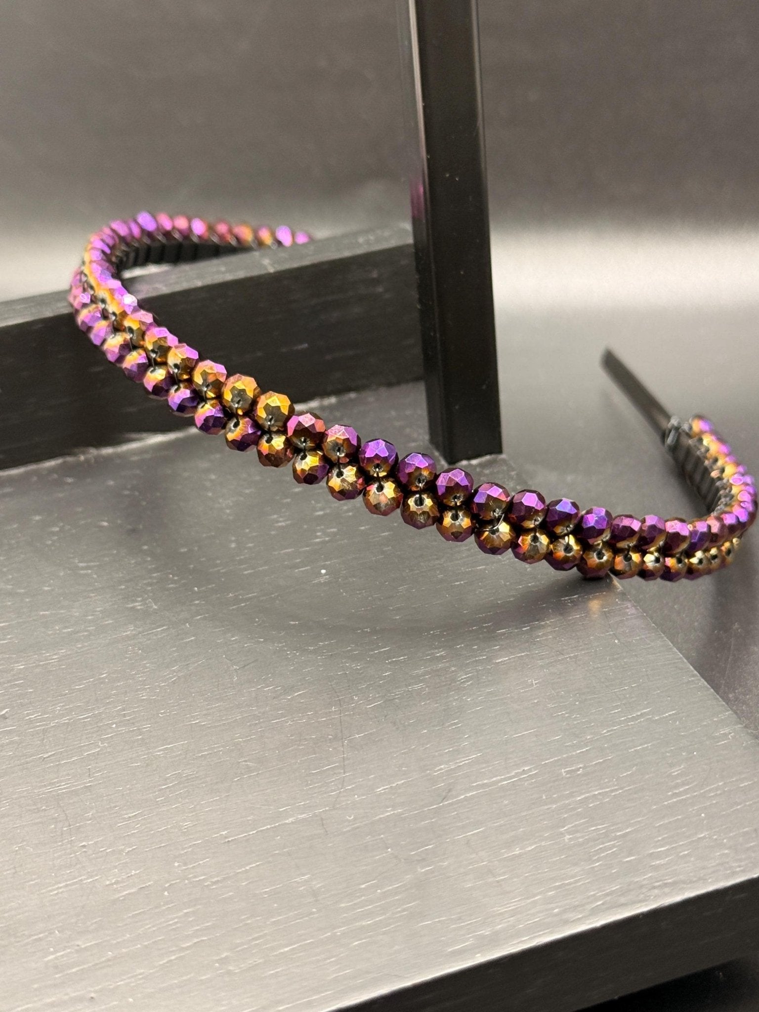 Eleganter Haarreif mit dunkelblauen Kristallen – Stilvoller Haarschmuck für besondere Anlässe - AVYRAA BRIDAL
