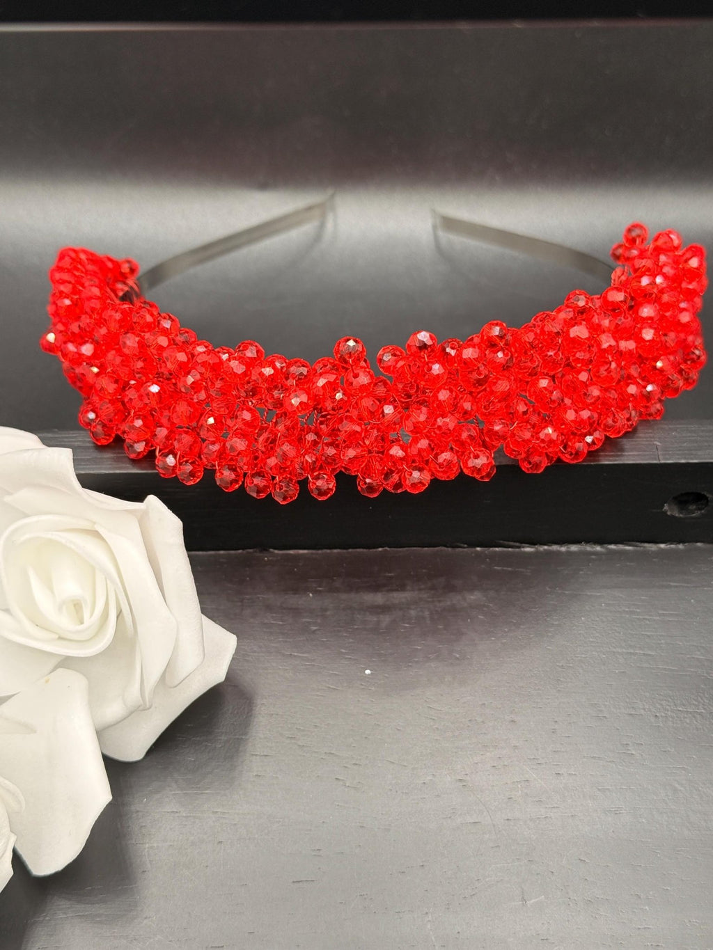 Eleganter Kristall Haarreif in Rot – Luxuriöses Diadem für Hochzeit und Abendlook - AVYRAA BRIDAL