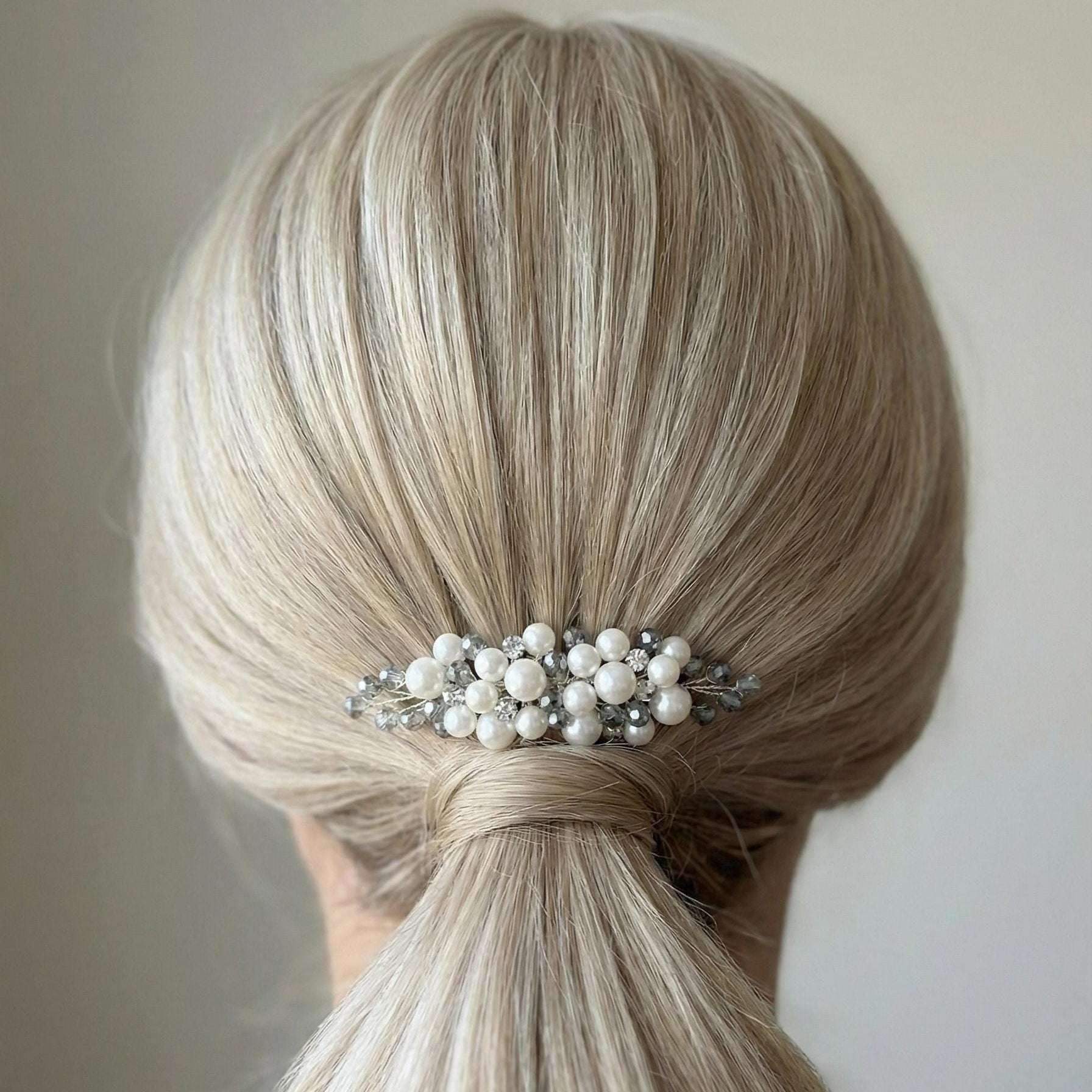 Elfenbein Haarkamm mit klaren Silberkristallen für Bräute - AVYRAA BRIDAL