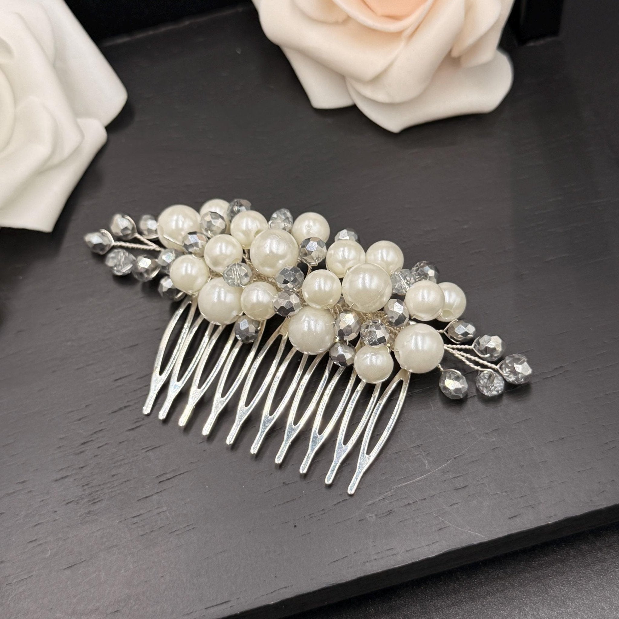 Elfenbein Haarkamm mit klaren Silberkristallen für Bräute - AVYRAA BRIDAL