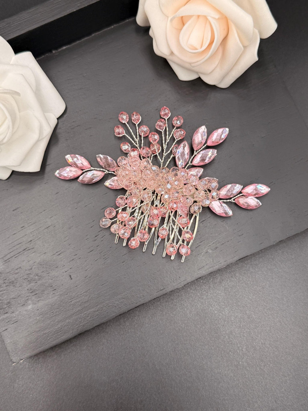Exklusiver Brauthaarkamm mit Kristallsteinen – handgemachter Haarschmuck - AVYRAA BRIDAL
