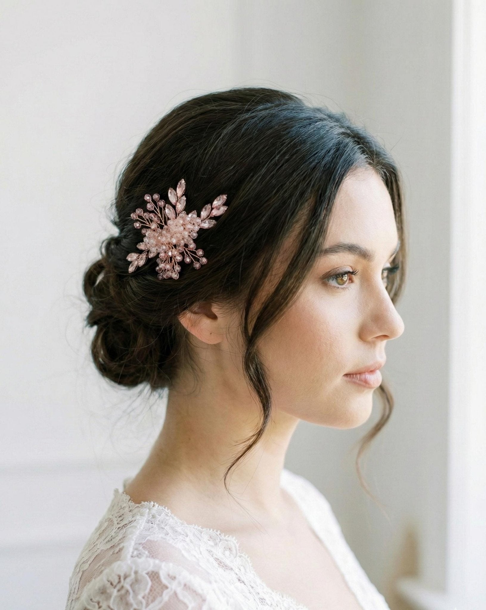 Exklusiver Brauthaarkamm mit Kristallsteinen – handgemachter Haarschmuck - AVYRAA BRIDAL