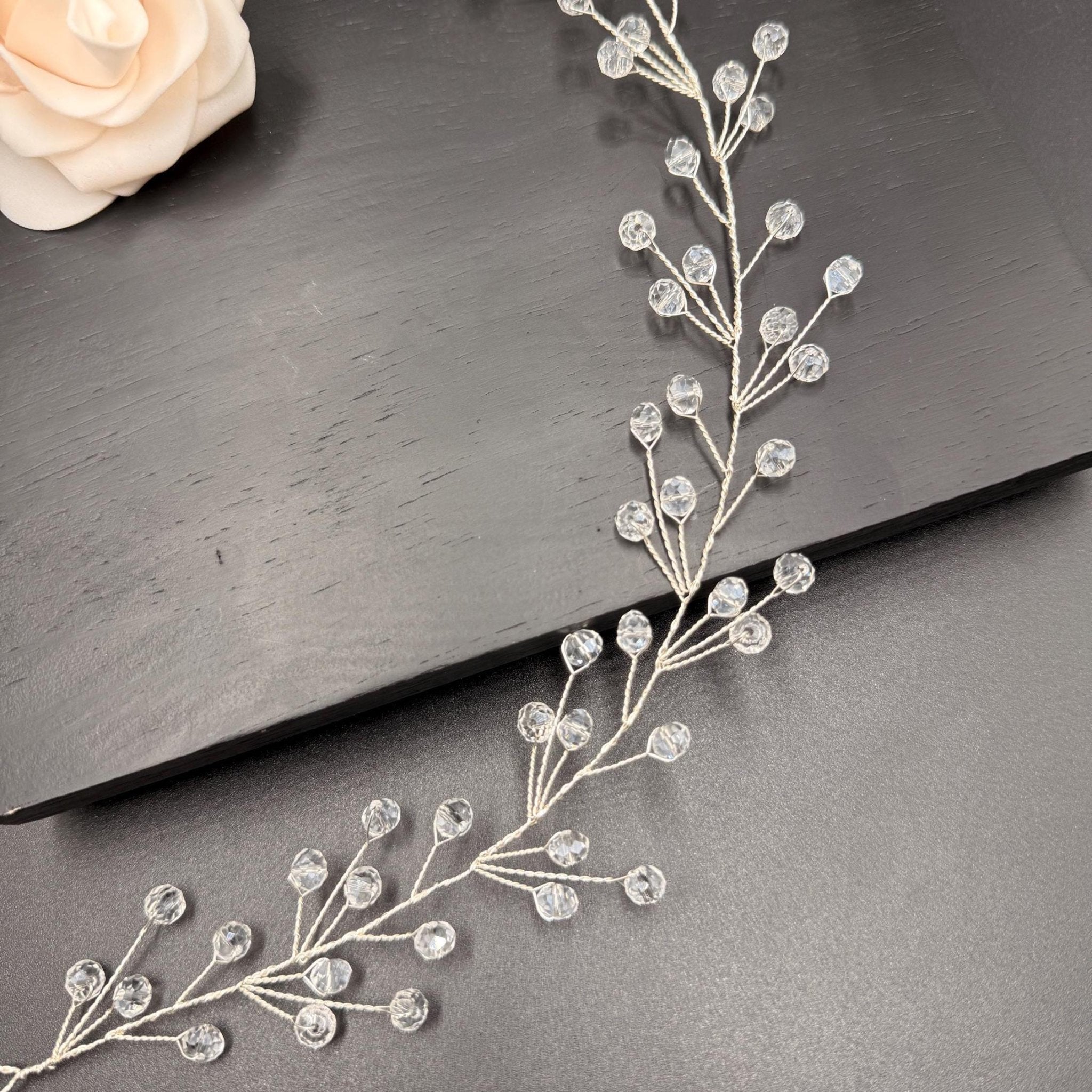 Facettierte Kristall Haarranke in Gold oder Silber - AVYRAA BRIDAL