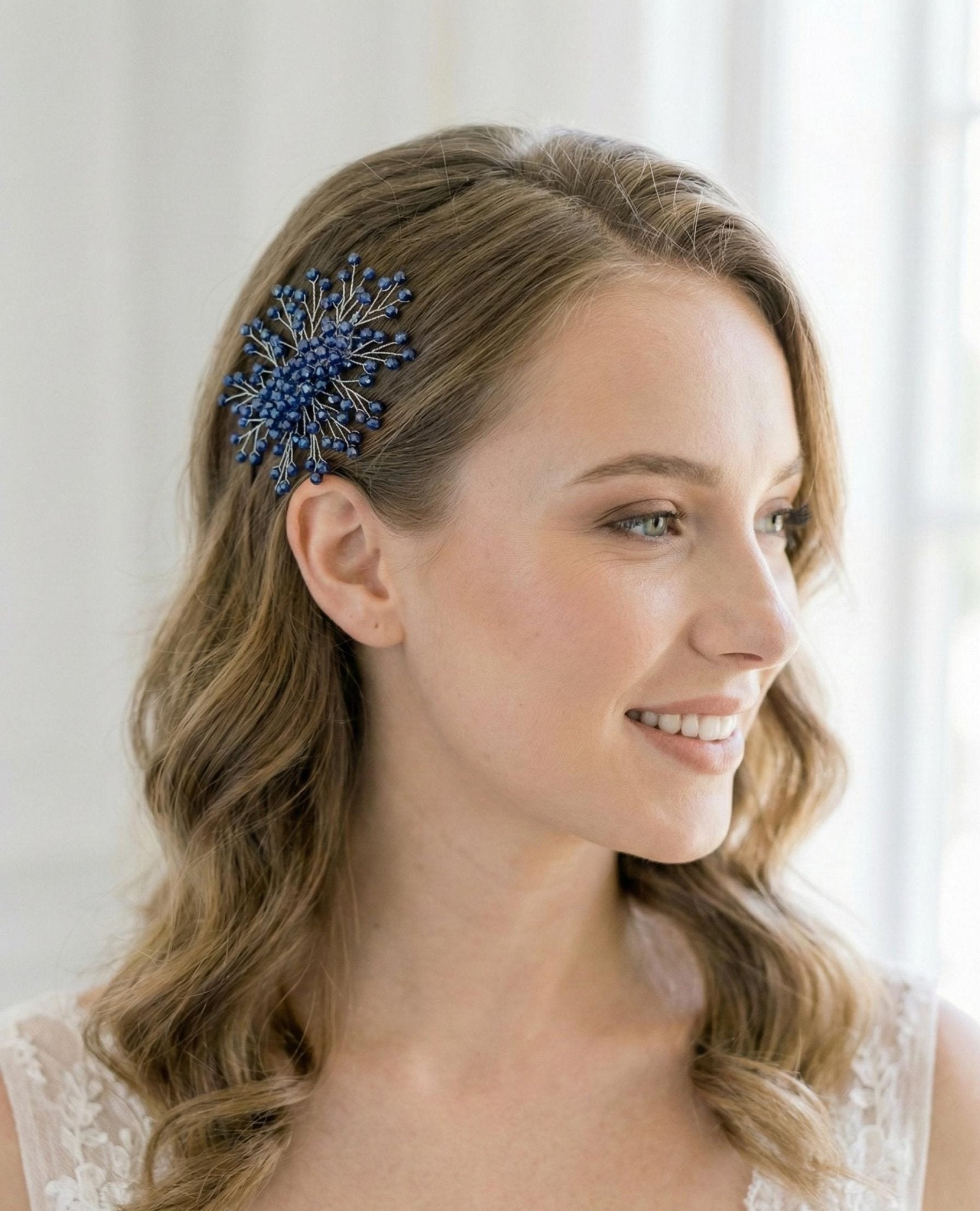 Feiner Kristall Haarkamm als eleganter Braut Haarschmuck - AVYRAA BRIDAL