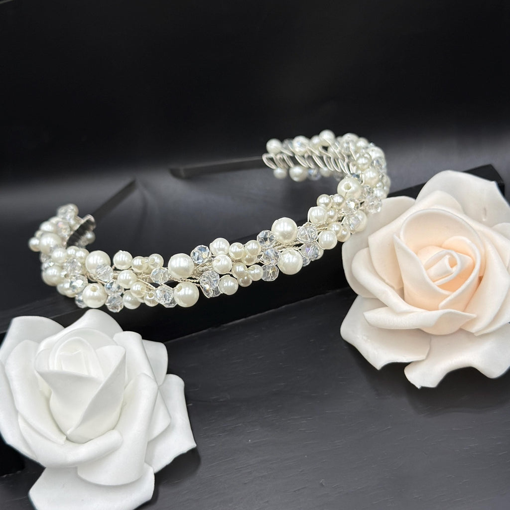Feines Hochzeits Diadem mit Perlen und Kristallen - AVYRAA BRIDAL