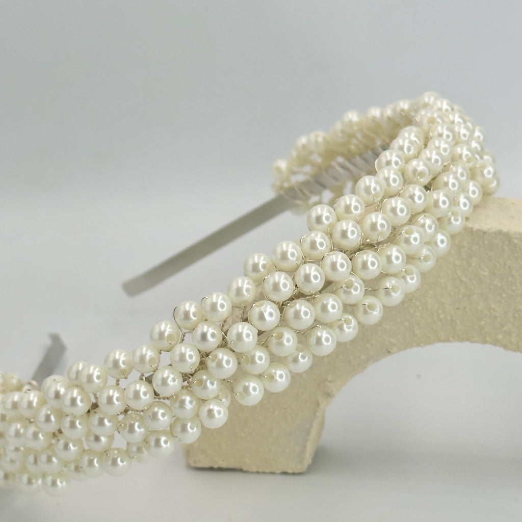 Filigrane Braut Tiara mit Perlen und Kristallen - AVYRAA BRIDAL
