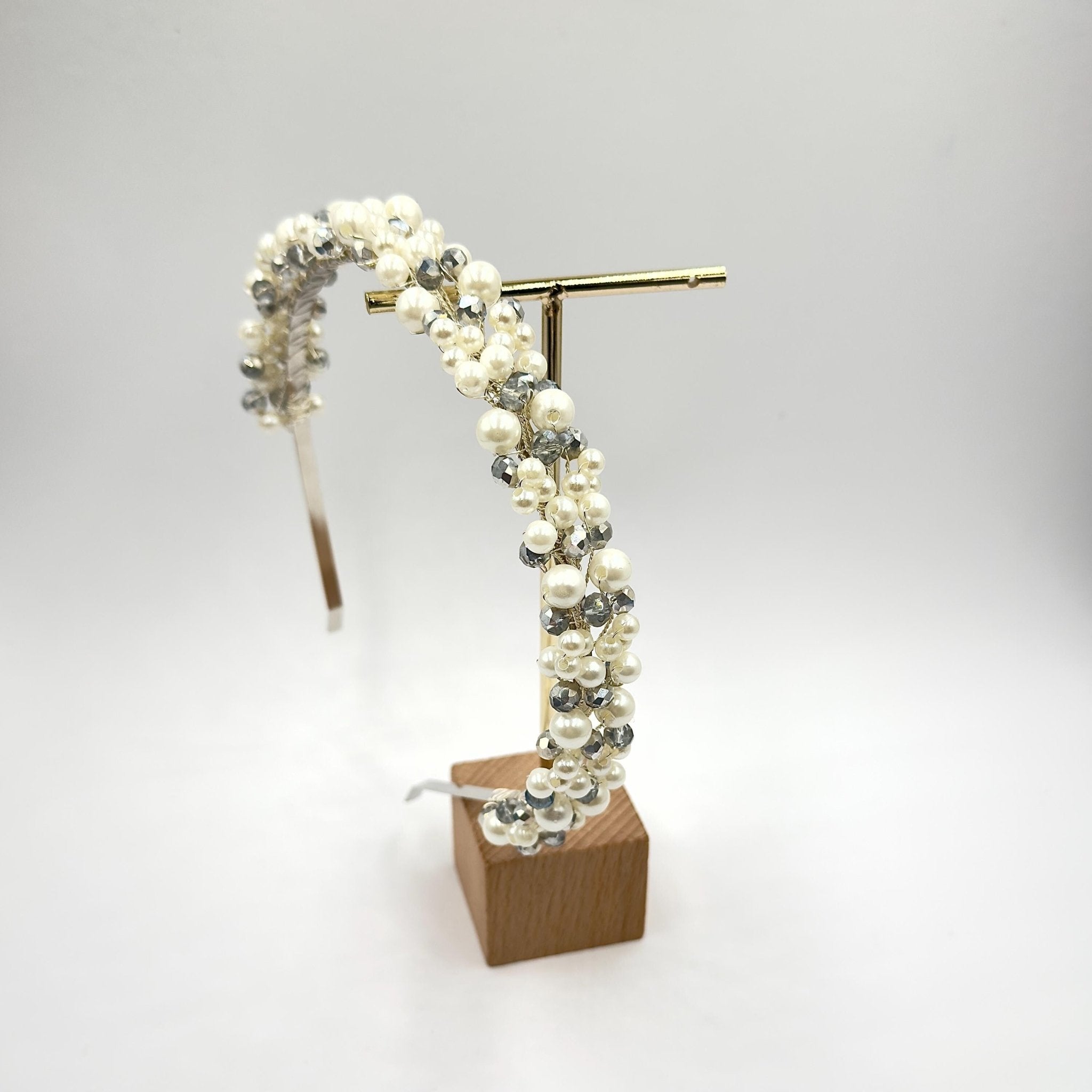 Filigrane Kristall Tiara in Silber für Bräute - AVYRAA BRIDAL