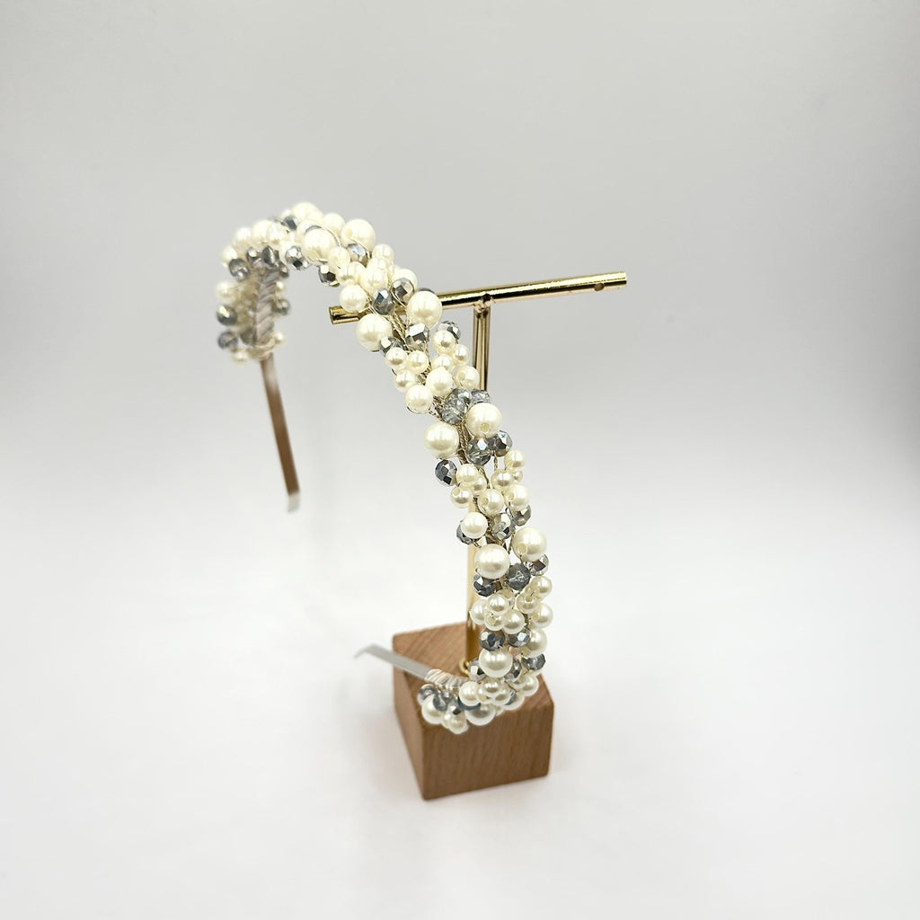Filigrane Kristall Tiara in Silber für Bräute - AVYRAA BRIDAL
