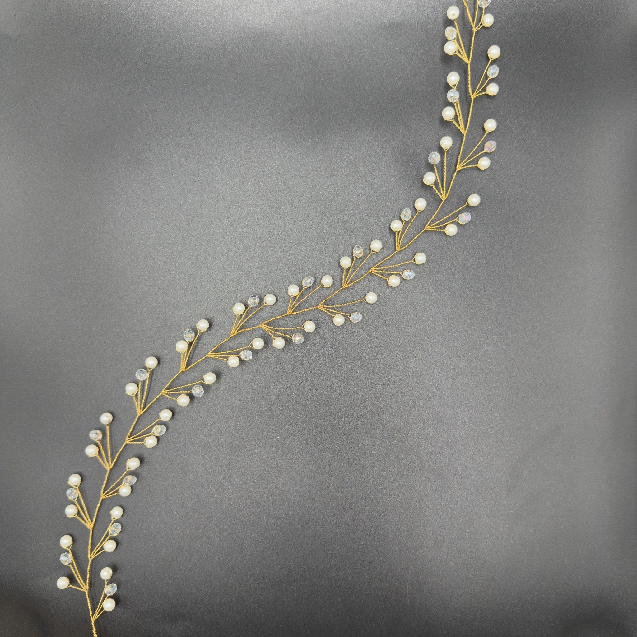 Flexible Haarranke mit Kristallen und runden Perlen - AVYRAA BRIDAL