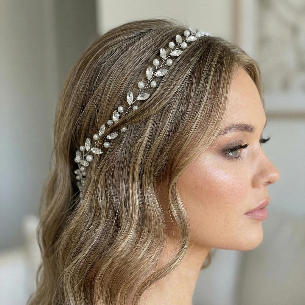 Flexible Haarranke mit marmorierten Perlen für Brautfrisuren - AVYRAA BRIDAL