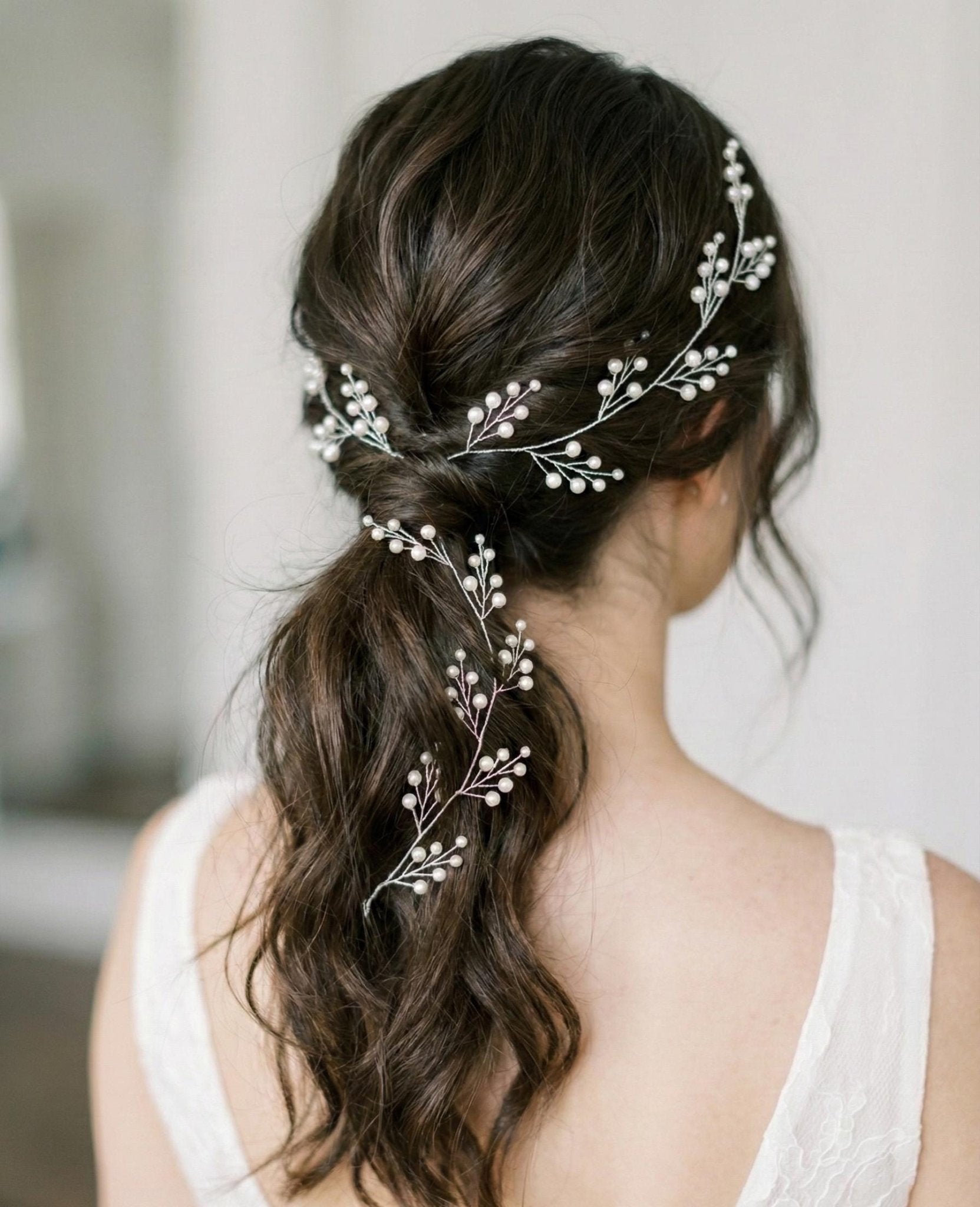 Flexible Perlen Haarranke in Gold oder Silber für Bräute - AVYRAA BRIDAL