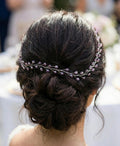 Fliederfarbener Kristall Hair Vine – Zarter handgefertigter Braut Haarschmuck, flexibles lineares Headpiece in Wunschlänge - AVYRAA BRIDAL