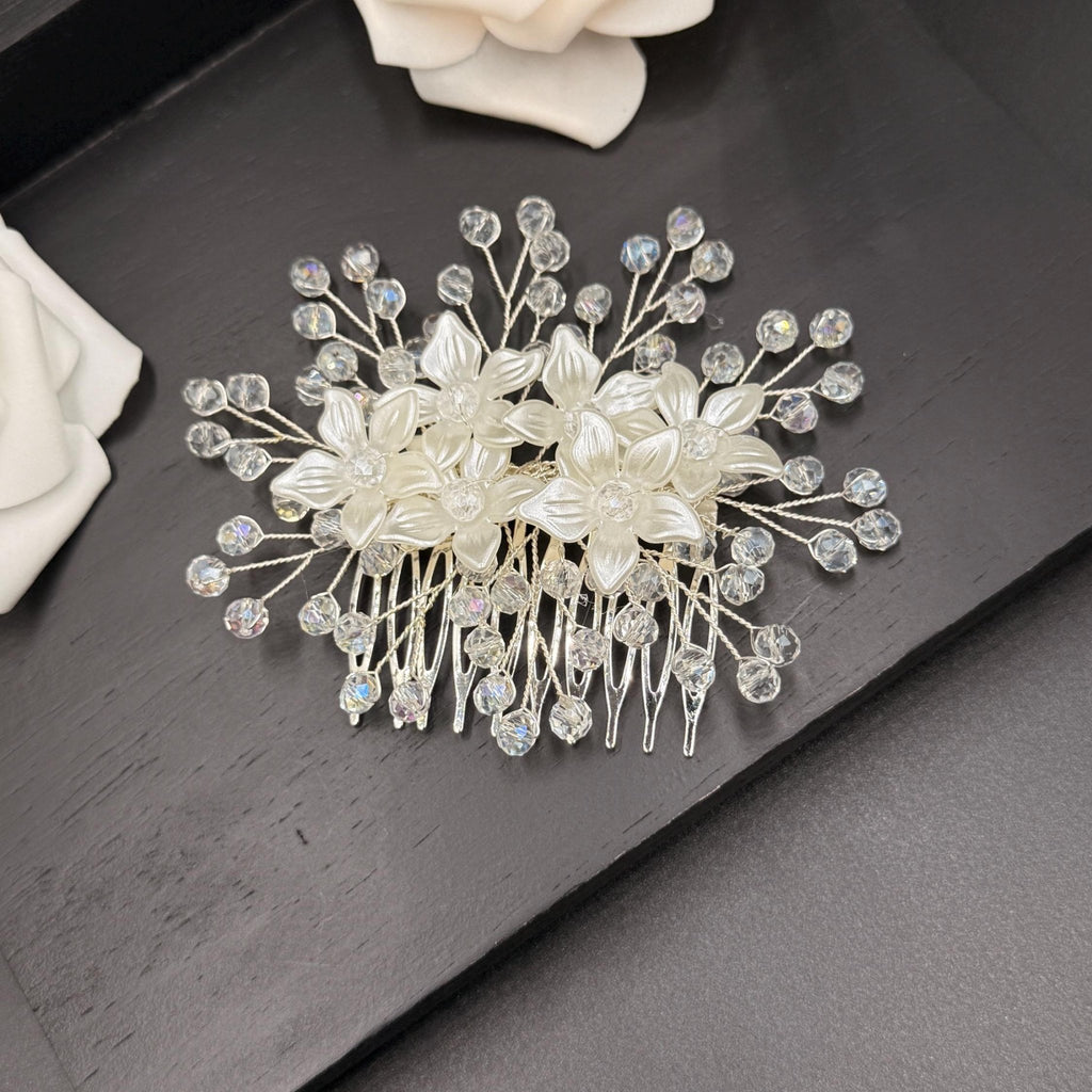 Floraler Braut Haarkamm mit transparenten Kristallen - AVYRAA BRIDAL