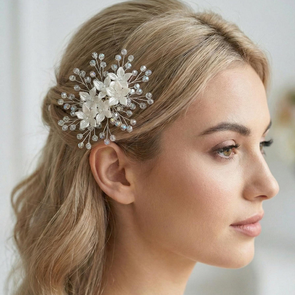 Floraler Braut Haarkamm mit transparenten Kristallen - AVYRAA BRIDAL