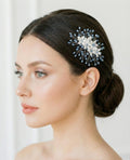Floraler Haarkamm mit hellblauen Kristallen für Braut, Eleganter Hochzeit Haarschmuck mit Blumen - AVYRAA BRIDAL