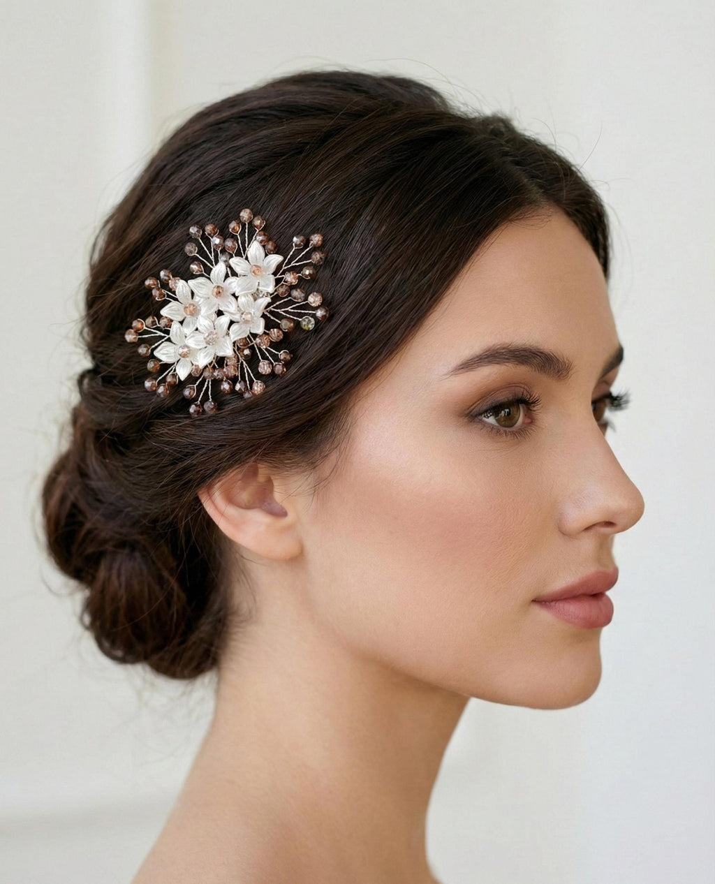 Floraler Kristall - Haarkamm in Champagner - Kupfer – Eleganter Brautschmuck für Hochzeit & festliche Anlässe - AVYRAA BRIDAL