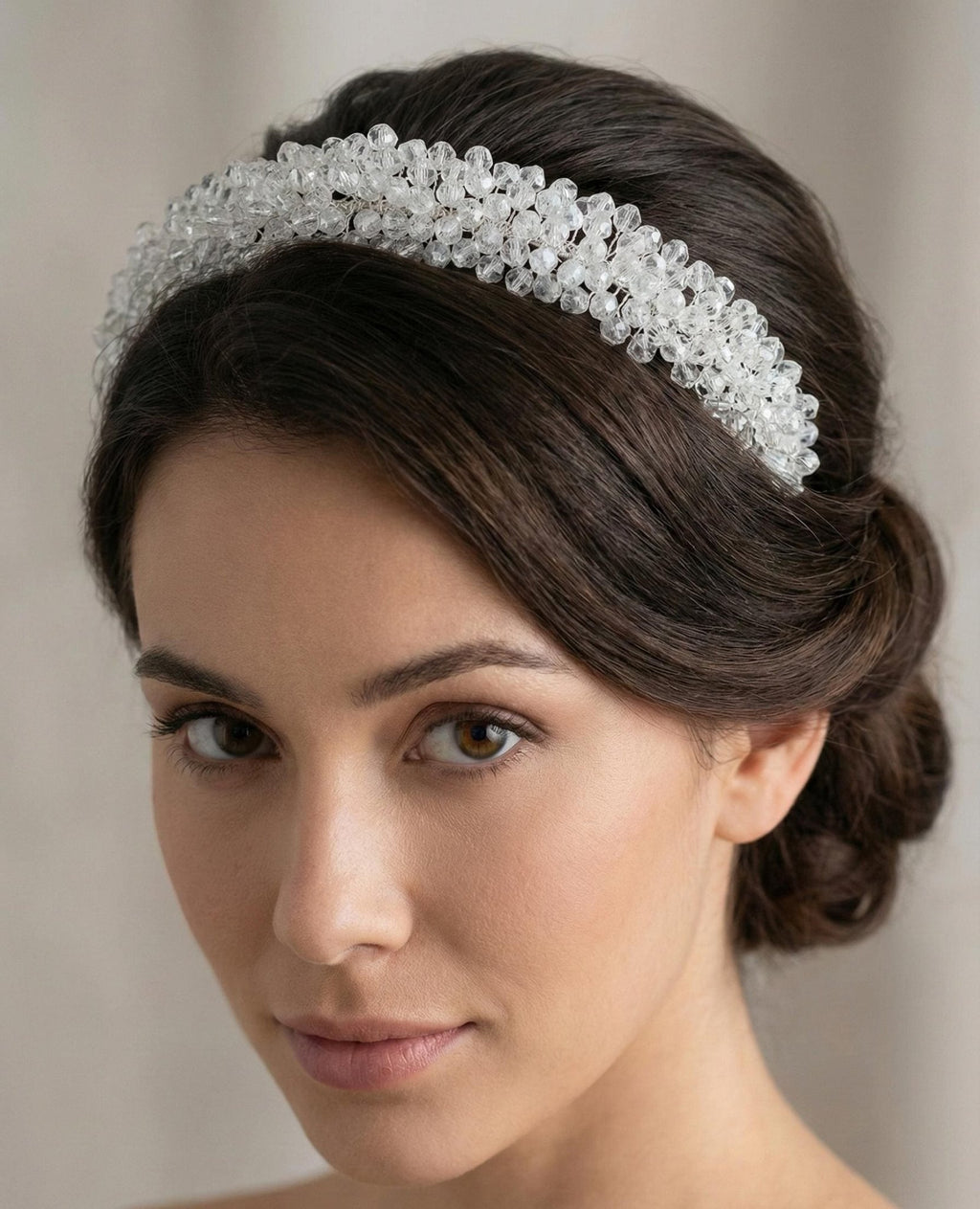 Funkelnde Kristall Braut Tiara in Silberoptik - AVYRAA BRIDAL