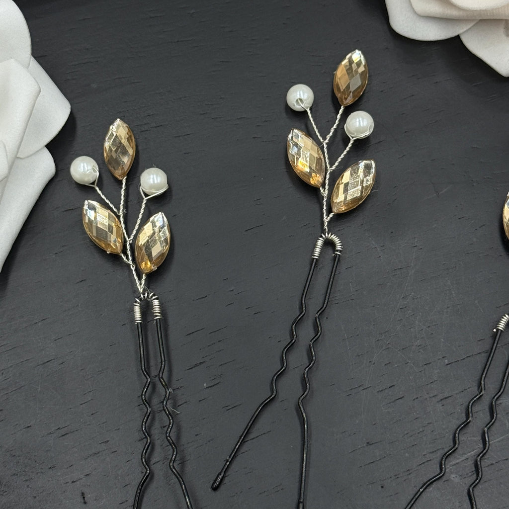 Goldene Haarpins mit Perlen und Tropfensteinen - AVYRAA BRIDAL