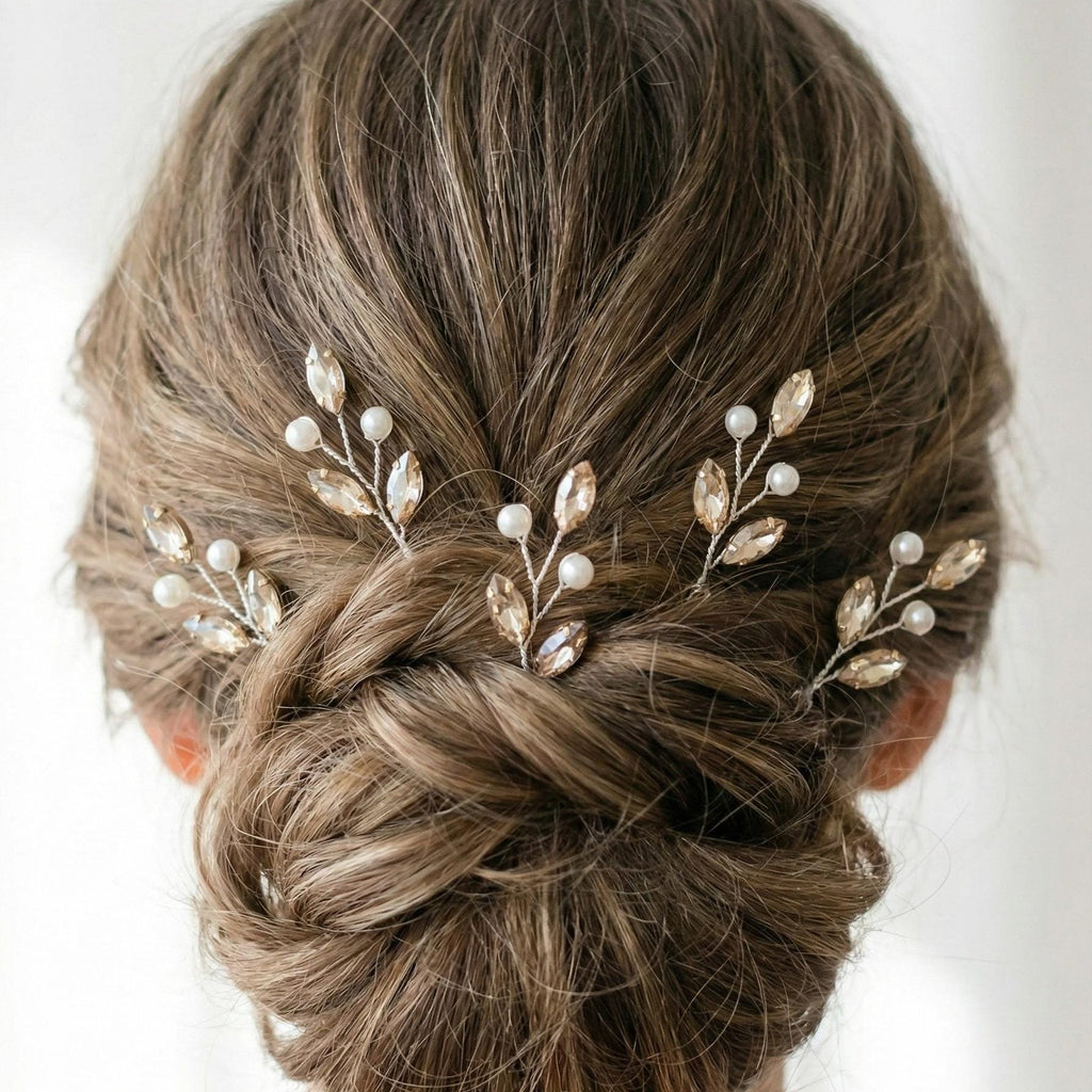 Goldene Haarpins mit Perlen und Tropfensteinen - AVYRAA BRIDAL