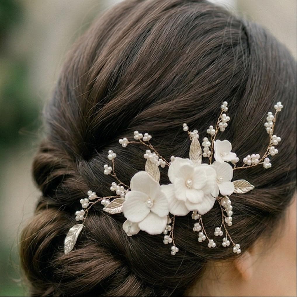 Goldener Blüten Haarkamm mit Perlen für Bräute - AVYRAA BRIDAL