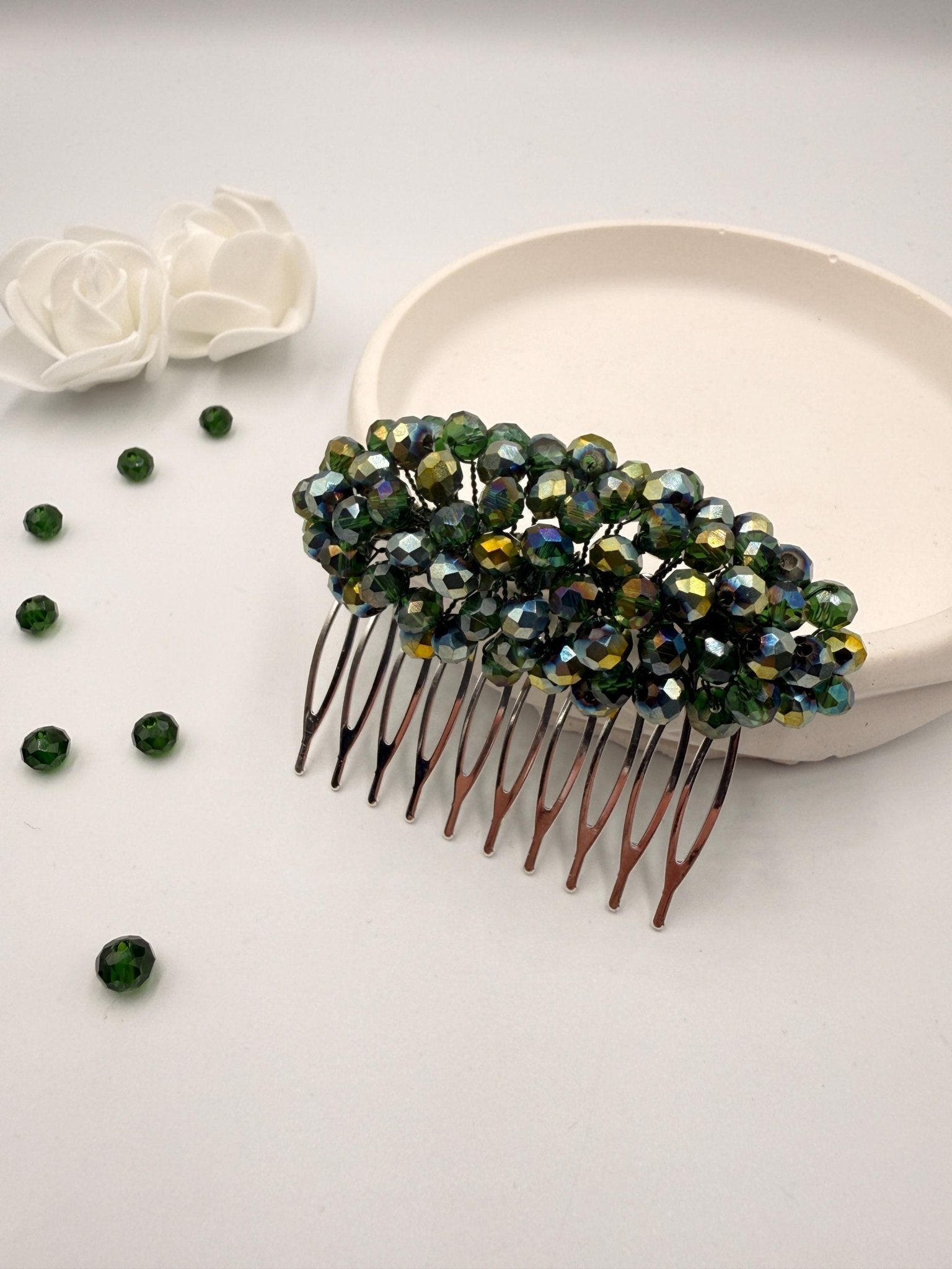 Green crystal hair comb, handgefertigter Brautschmuck, eleganter Haar - Accessor für Hochzeit & Abendfrisuren, prom, bridal - AVYRAA BRIDAL