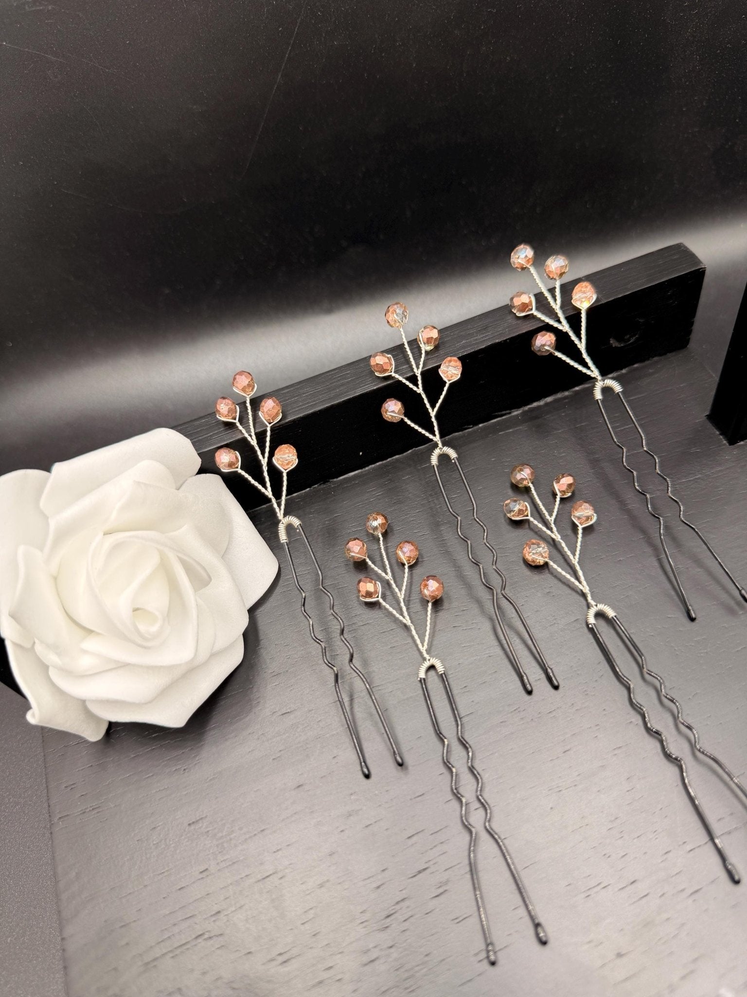 Haarnadeln in Champagner - Kupfer • Handgemachte Haarpins mit schimmernden Glasperlen • Elegantes Brautzubehör für Hochsteckfrisuren - AVYRAA BRIDAL