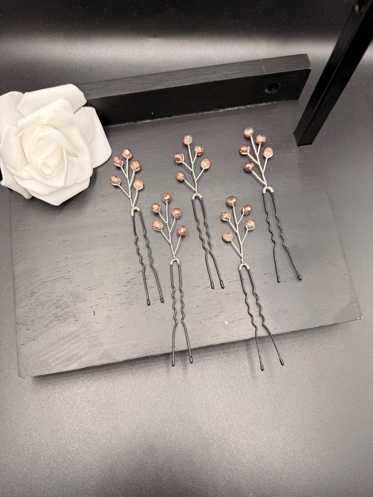 Haarnadeln in Champagner - Kupfer • Handgemachte Haarpins mit schimmernden Glasperlen • Elegantes Brautzubehör für Hochsteckfrisuren - AVYRAA BRIDAL