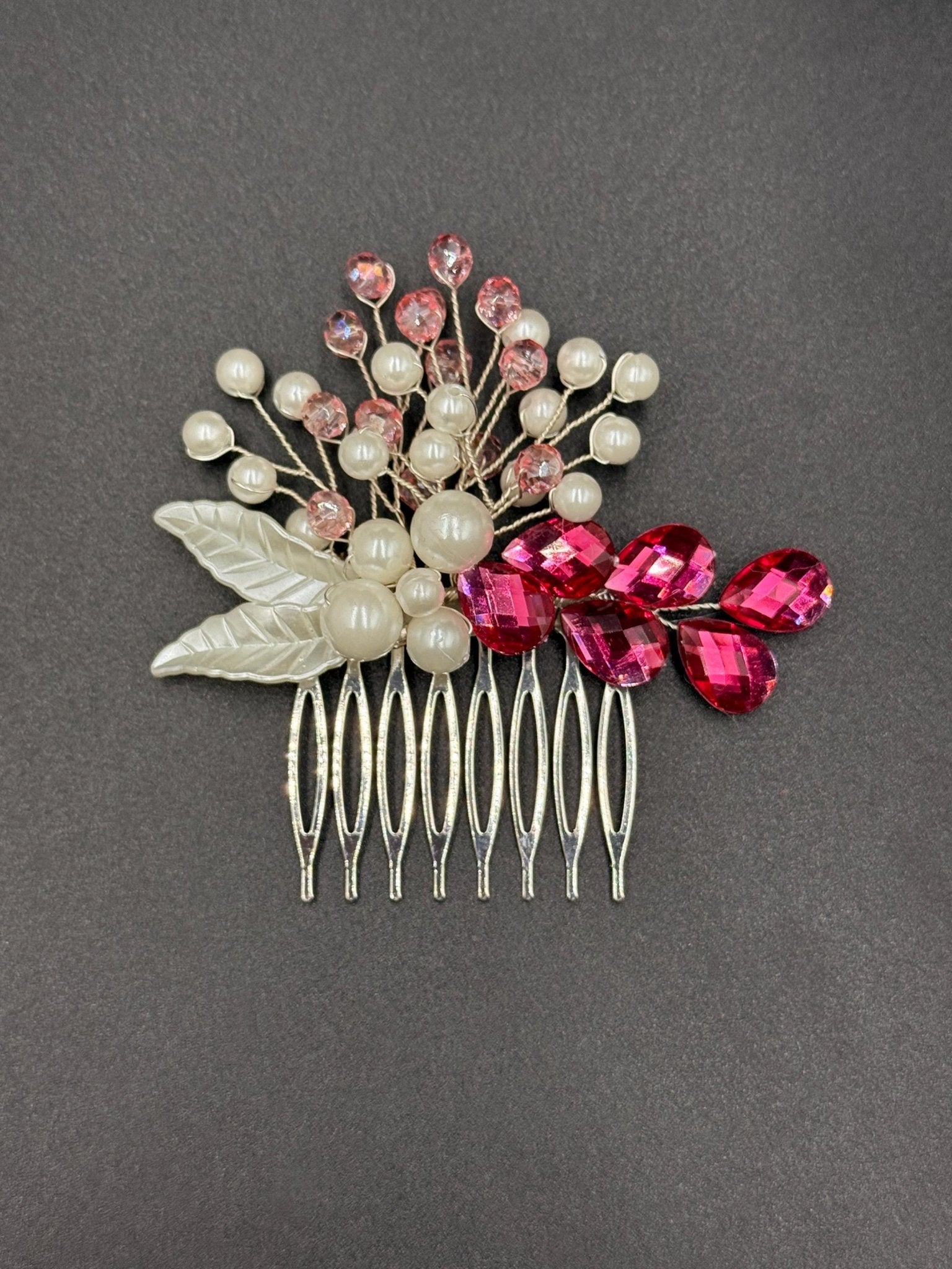 Haarspange mit Perlen, rosafarbenen Kristallen und Blättern – elegant & romantisch - AVYRAA BRIDAL