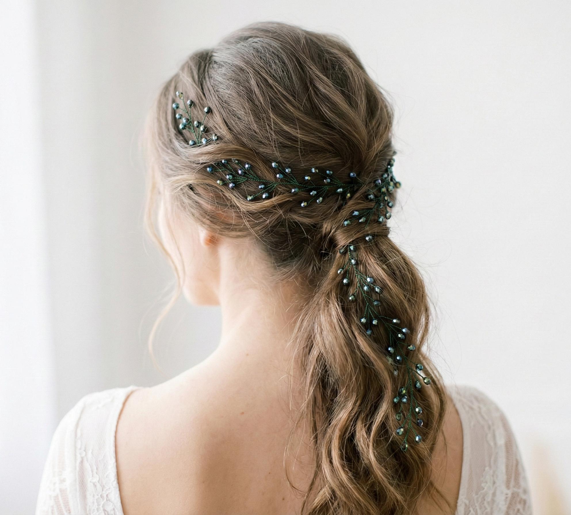 Handgefertigte grüne Kristall Haarrebe – Braut Haarschmuck mit grünen Kristallen, flexibel, romantisch, natürlicher Hochzeitsaccessoire - AVYRAA BRIDAL