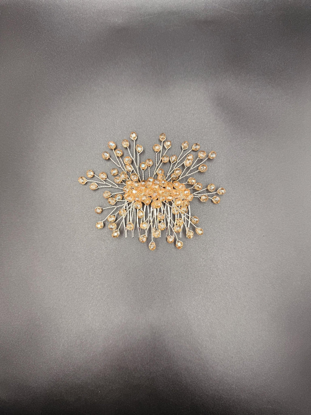 Handgefertigter Braut Haarkamm aus Kristall mit strahlendem Design - AVYRAA BRIDAL