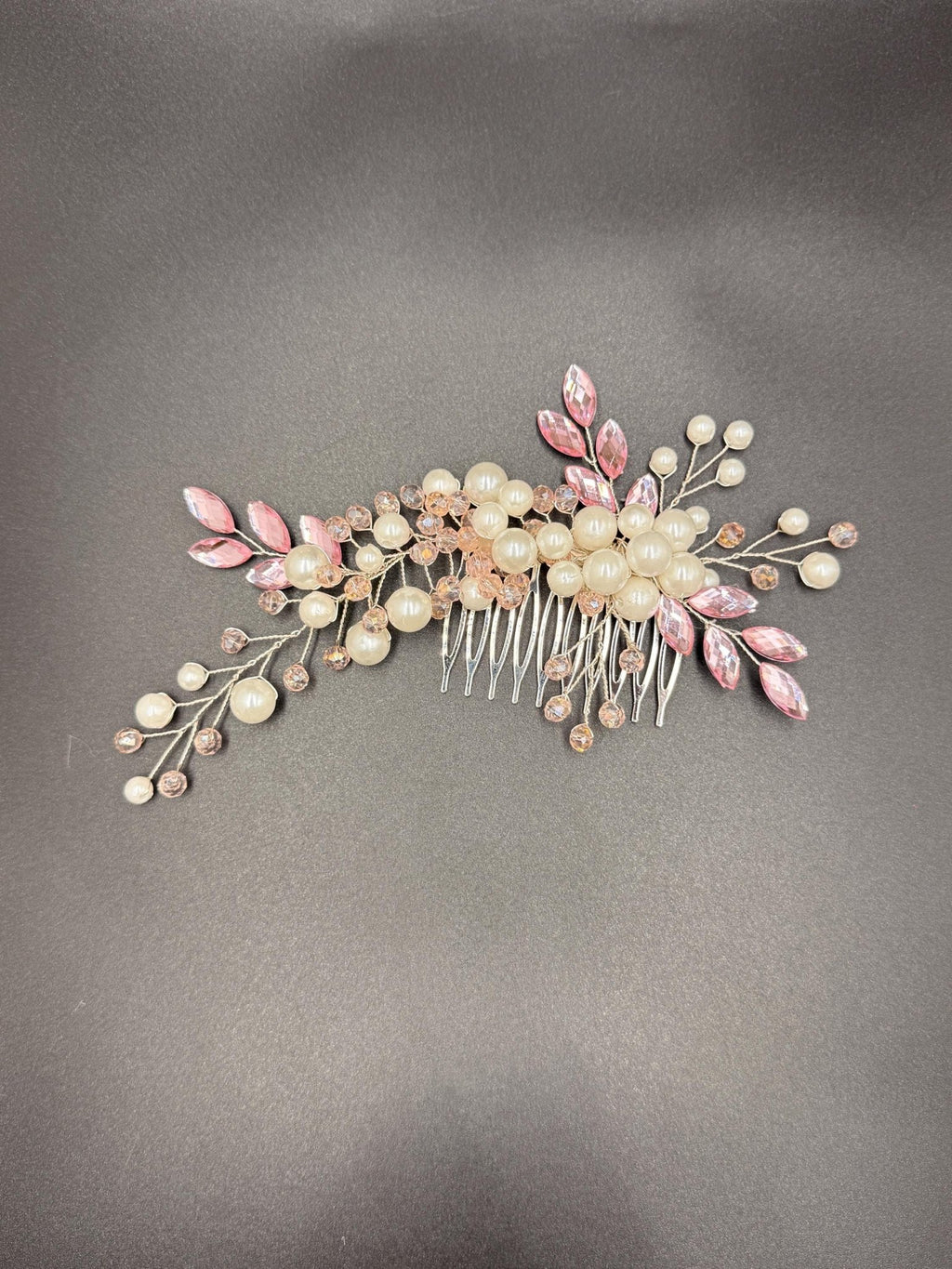 Handgefertigter Braut Haarkamm aus Perlen und Kristallen, Hochzeit Accessoire - AVYRAA BRIDAL