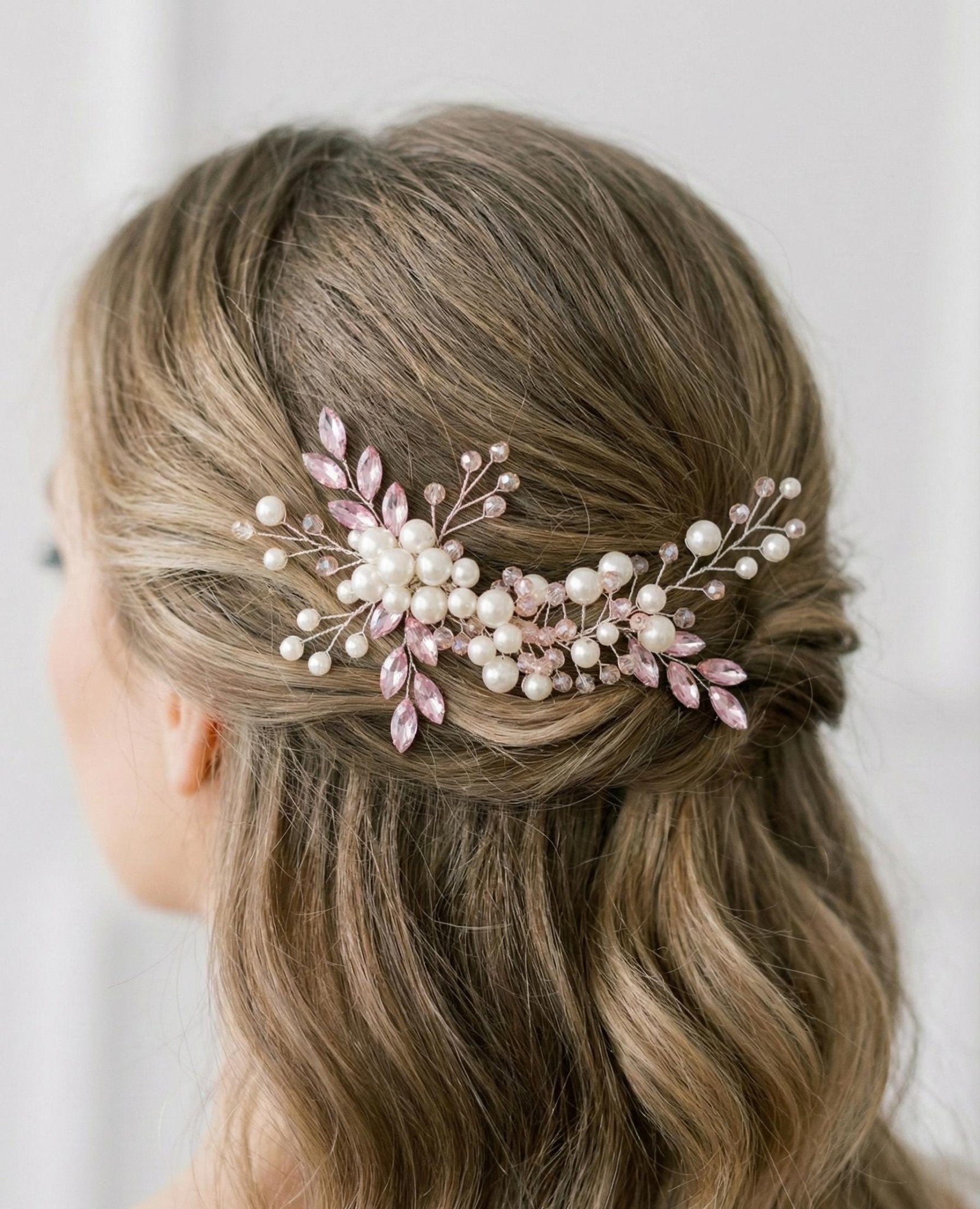 Handgefertigter Braut Haarkamm aus Perlen und Kristallen, Hochzeit Accessoire - AVYRAA BRIDAL