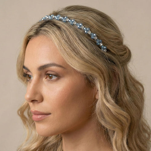 Handgefertigtes blaues Kristall - Kronen - Haarband, Elegante blaue Kristall - Tiara mit natürlichen Steinakzenten, Metall - Haarreif für Braut - AVYRAA BRIDAL