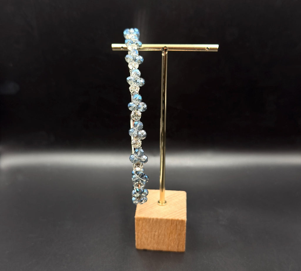 Handgefertigtes blaues Kristall - Kronen - Haarband, Elegante blaue Kristall - Tiara mit natürlichen Steinakzenten, Metall - Haarreif für Braut - AVYRAA BRIDAL
