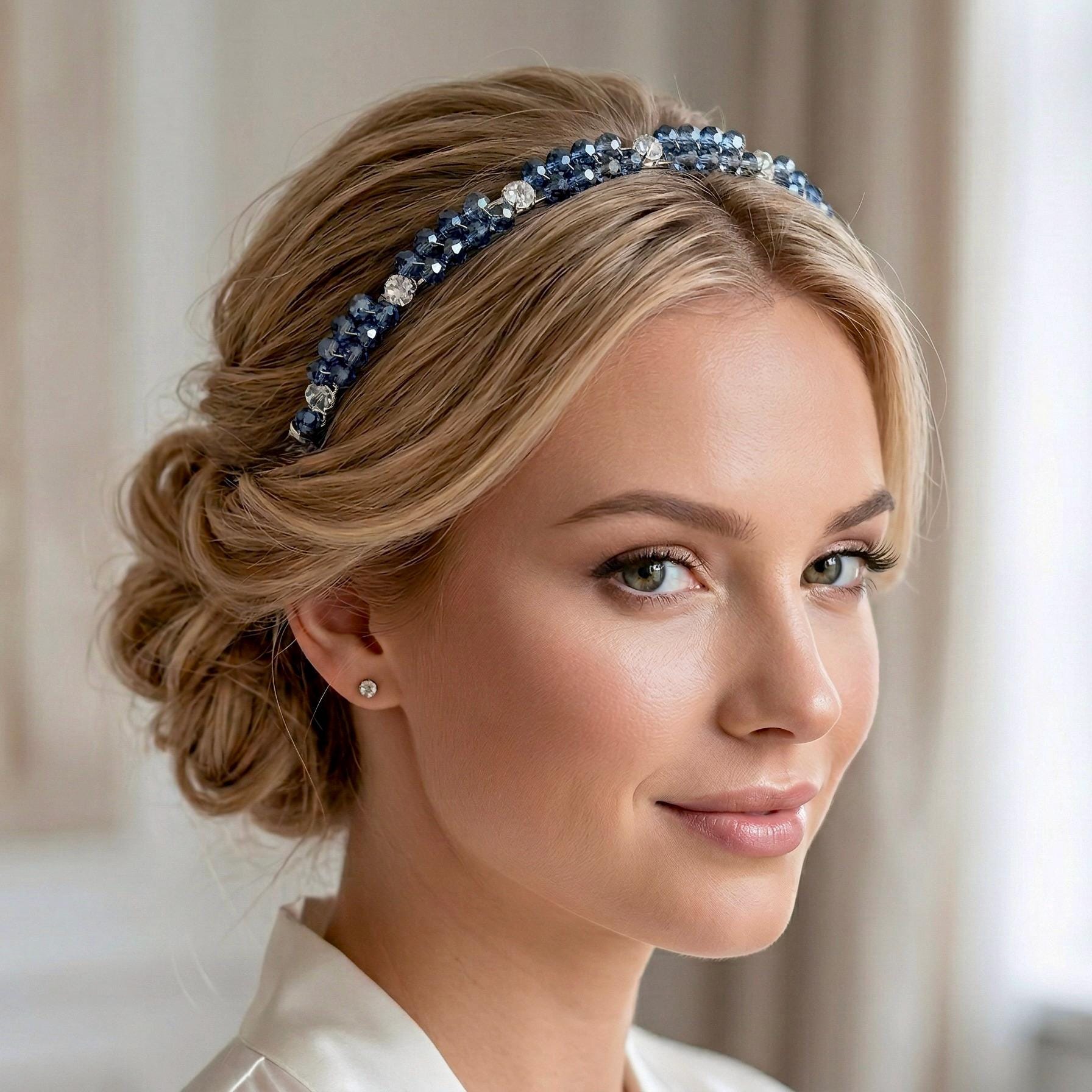 Handgefertigtes blaues Kristall - Kronen - Haarband | Elegante Bridal Tiara mit natürlichen Steinakzenten, Hochzeit Haarreif - AVYRAA BRIDAL