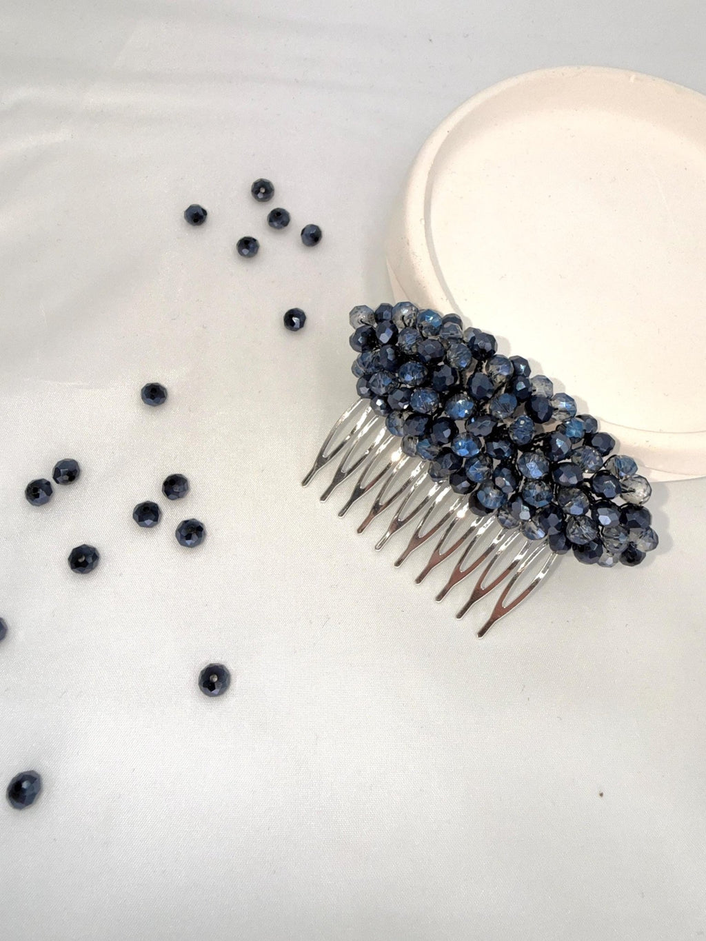 Handgefertigtes blaues Kristall - Kronen - Haarband, eleganter Braut - Haarreif mit Steinakzenten, Hochzeit, Abend, festliche Event - AVYRAA BRIDAL