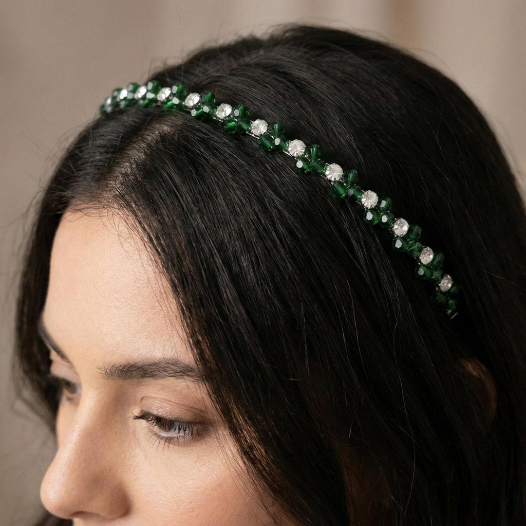 Handgefertigtes Kristall - Haarband in Dunkelgrün, Elegante Kronen - Tiara mit tiefgrünen Kristallen und feinen Steinelementen, Metall - Haarreif - AVYRAA BRIDAL