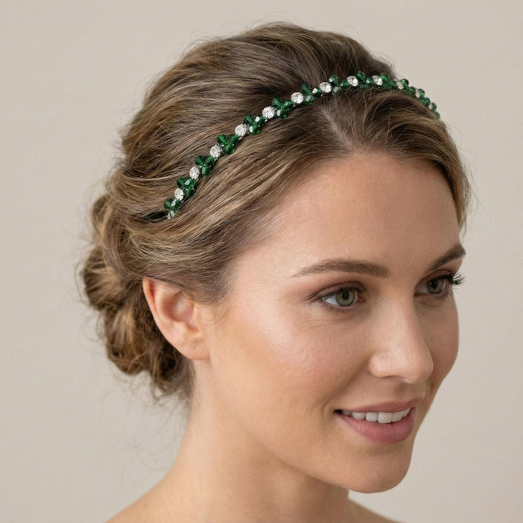 Handgefertigtes Kristall - Haarband in Dunkelgrün, Elegante Kronen - Tiara mit tiefgrünen Kristallen und feinen Steinelementen, Metall - Haarreif - AVYRAA BRIDAL