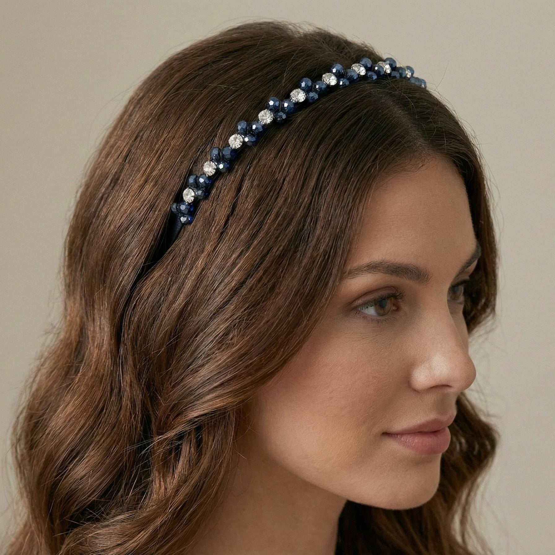Handgefertigtes Kristall - Haarband in Navyblau, Elegante Kronen - Tiara mit tiefblauen Kristallen und dezenten Akzenten, - AVYRAA BRIDAL