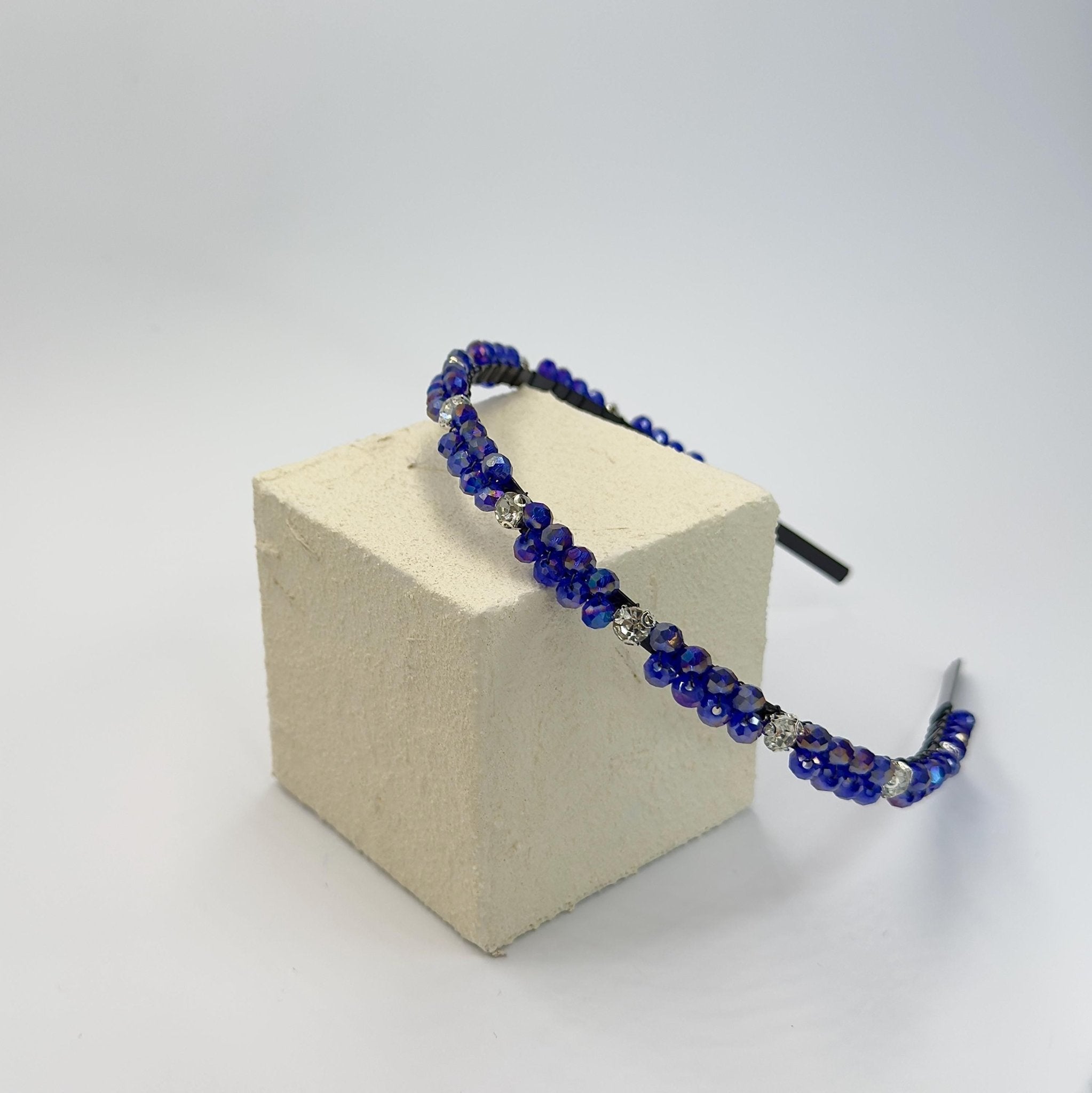 Handgefertigtes Kristall - Haarband in Saphirblau, elegante blaue Kronen - Tiara mit tiefblauen Kristallen, Braut - und Abendmode, Hochzeits - AVYRAA BRIDAL