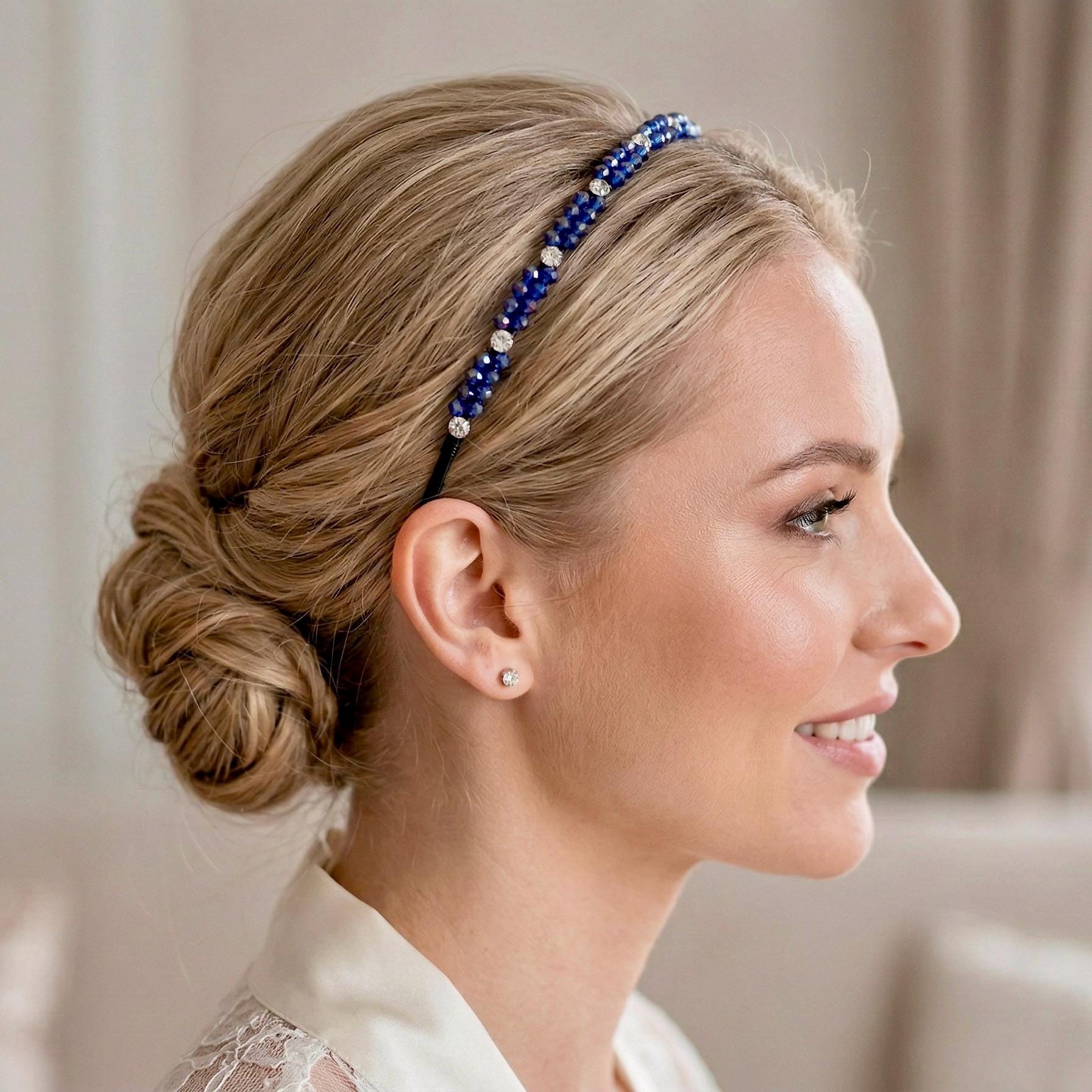 Handgefertigtes Kristall - Haarband in Saphirblau, elegante blaue Kronen - Tiara mit tiefblauen Kristallen, Braut - und Abendmode, Hochzeits - AVYRAA BRIDAL