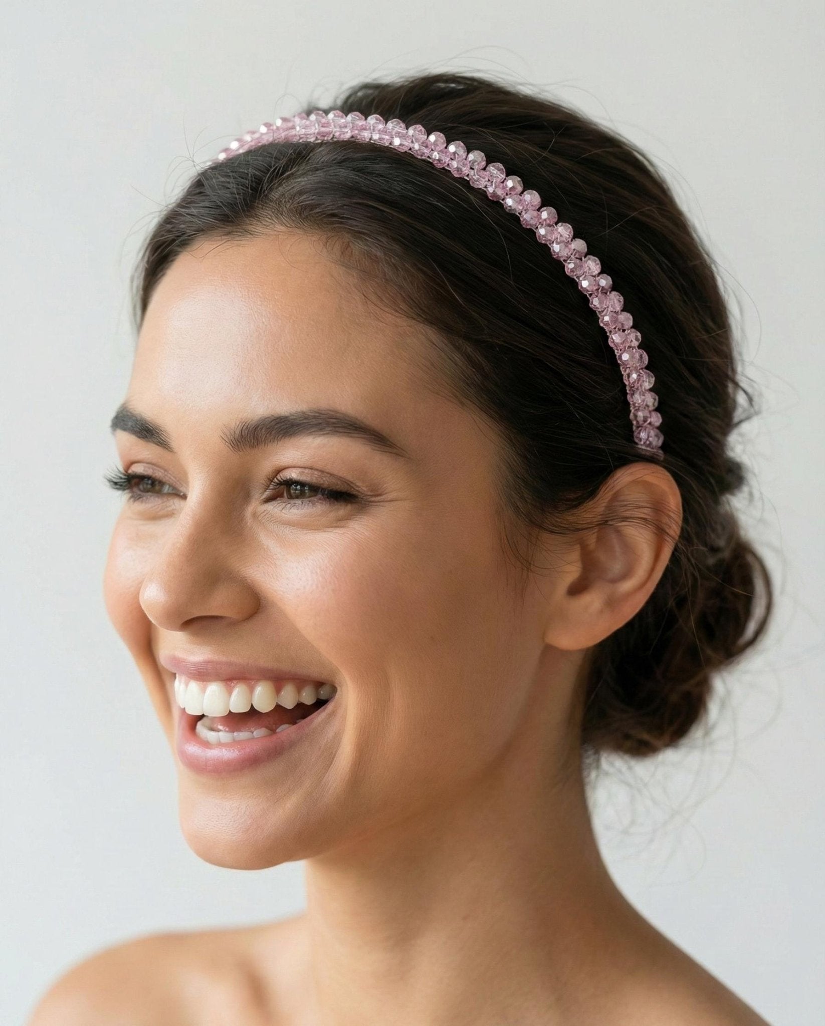 Handgemachtes Haarreif mit goldenen Kristallen – Eleganter Kopfschmuck für Hochzeit, Party & Events - AVYRAA BRIDAL