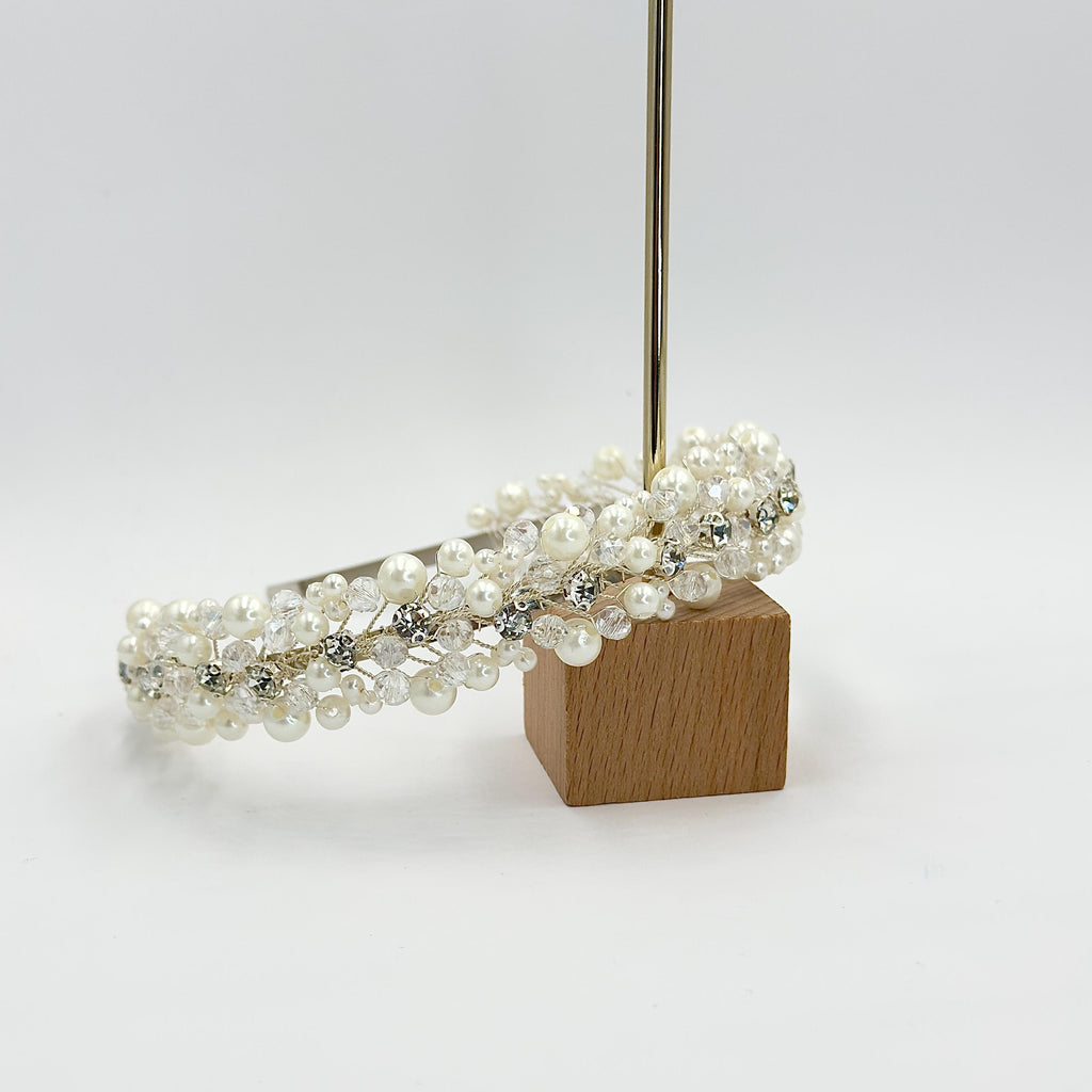 Eleganter Braut Haarreif mit Perlen und Kristallen