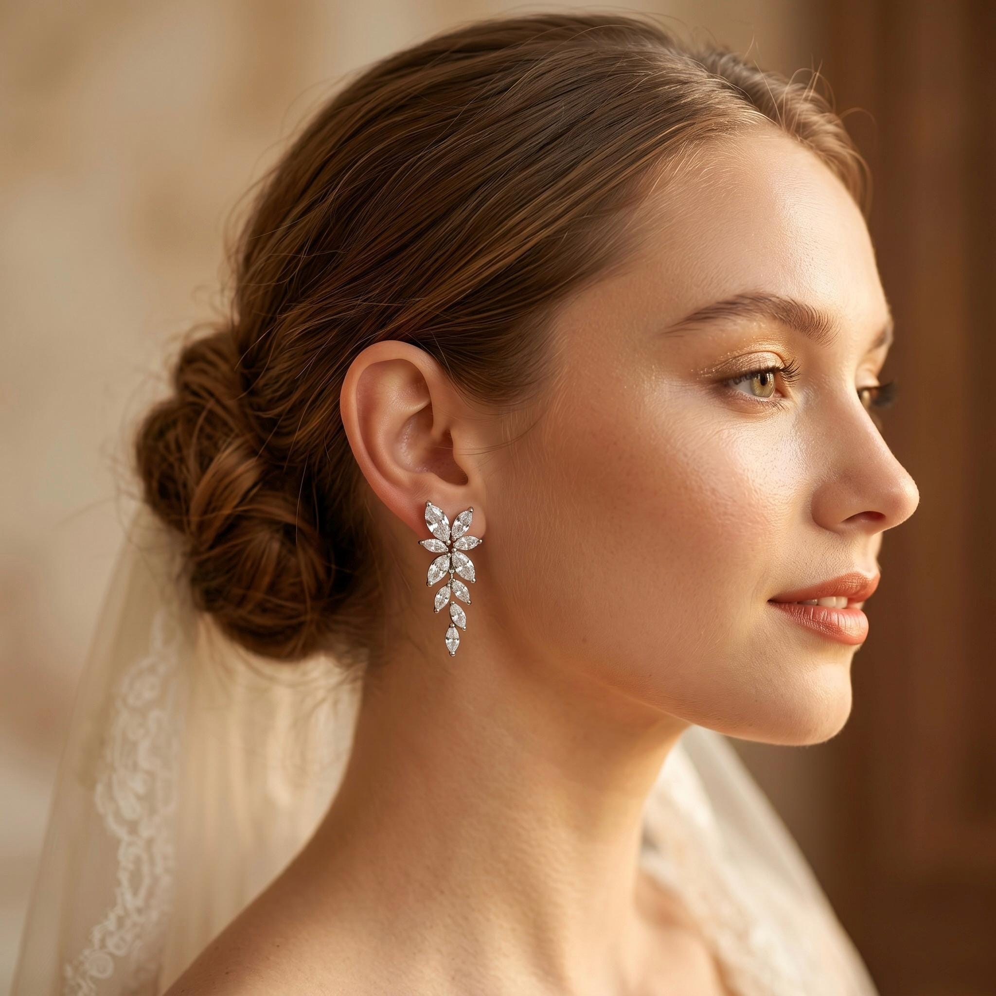 Braut Ohrhänger mit Marquise Kristallen in Blumenform