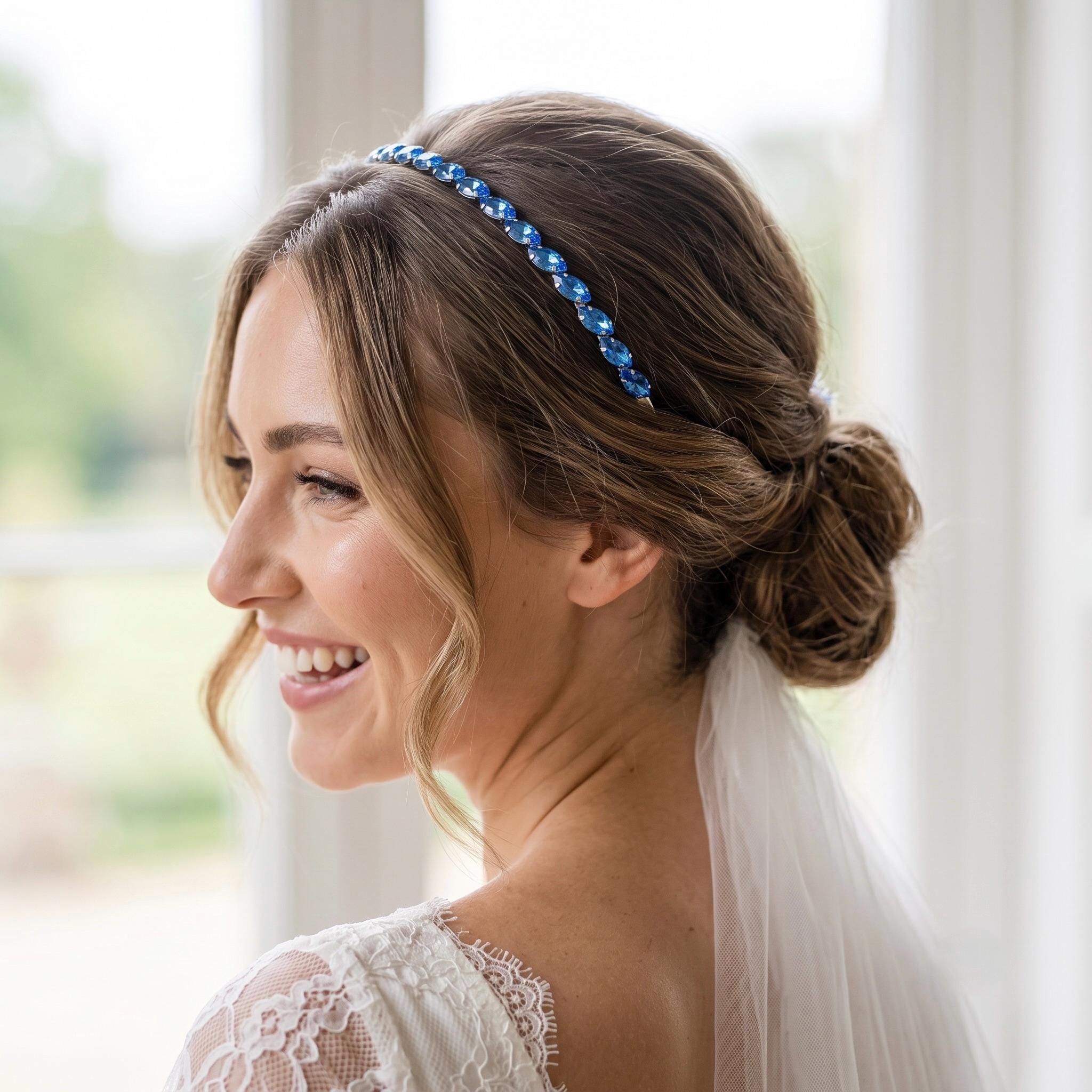Brauthaarreif mit dunkelblauen Kristallen | Silberfarbener minimalistischer Haarschmuck für Hochzeit & Something Blue