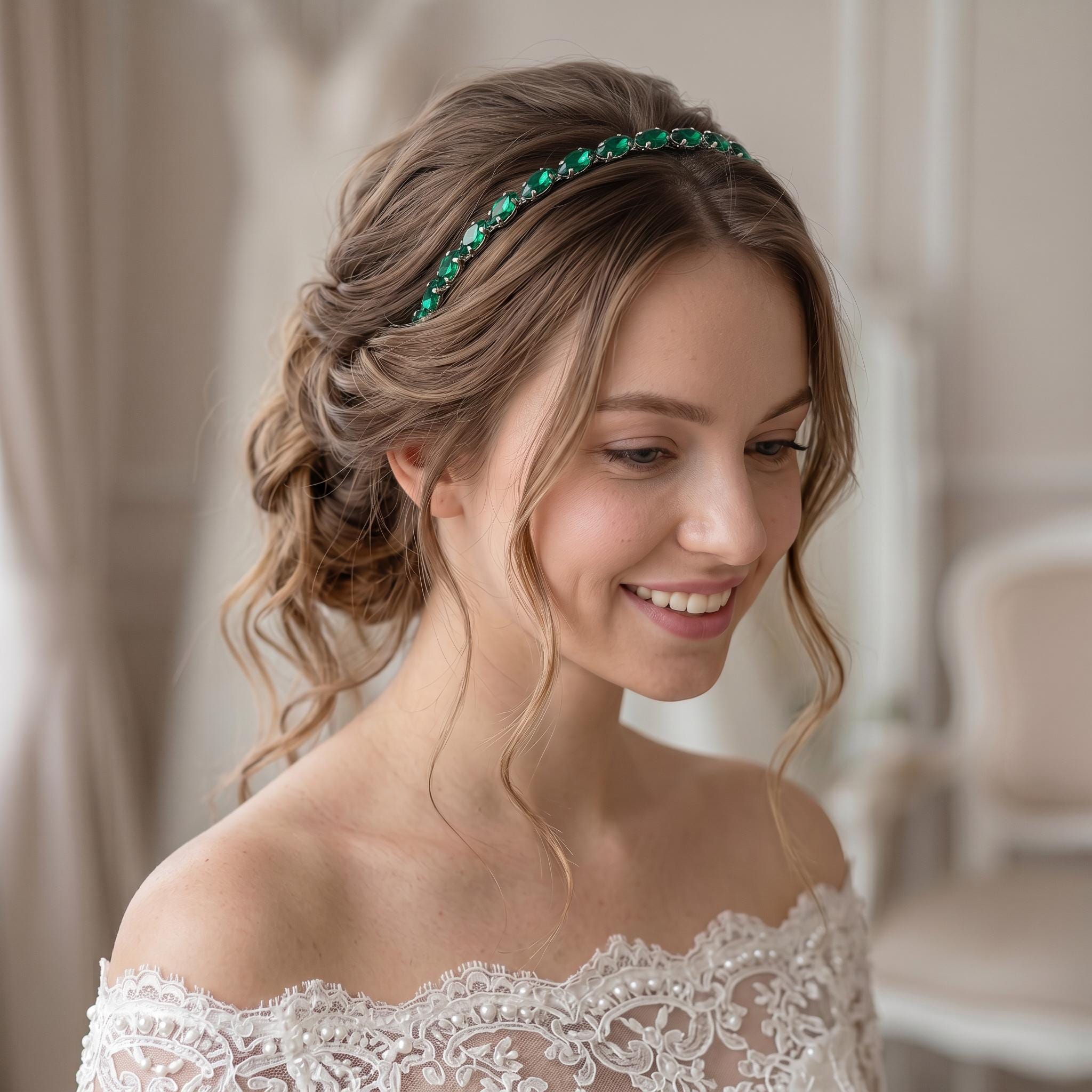 Smaragdgrüner Kristall-Haarreif | Schmaler Brautschmuck in Silber