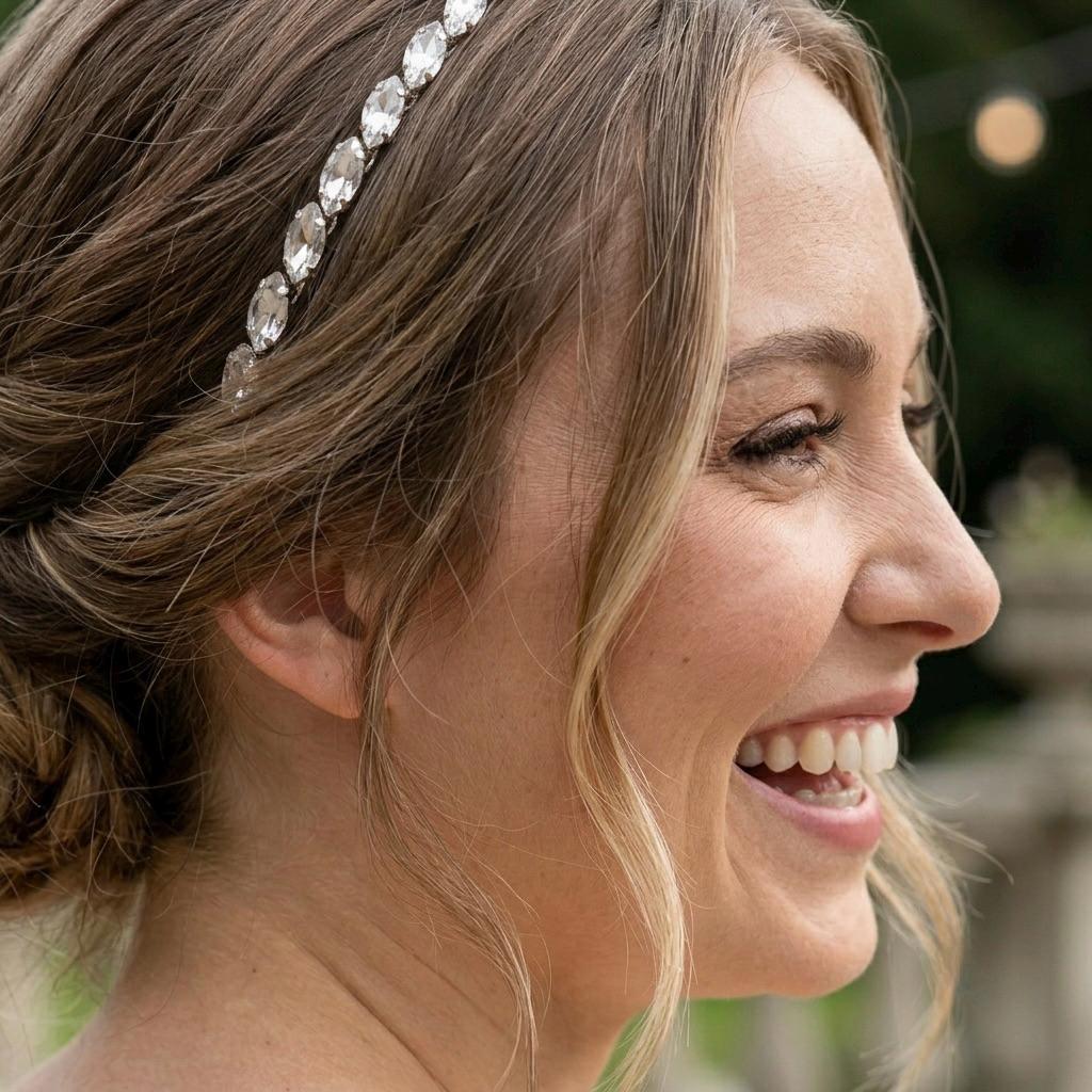 Brauthaarreif mit klaren Navette-Kristallen | Silberfarbener minimalistischer Haarschmuck für Hochzeit und Standesamt