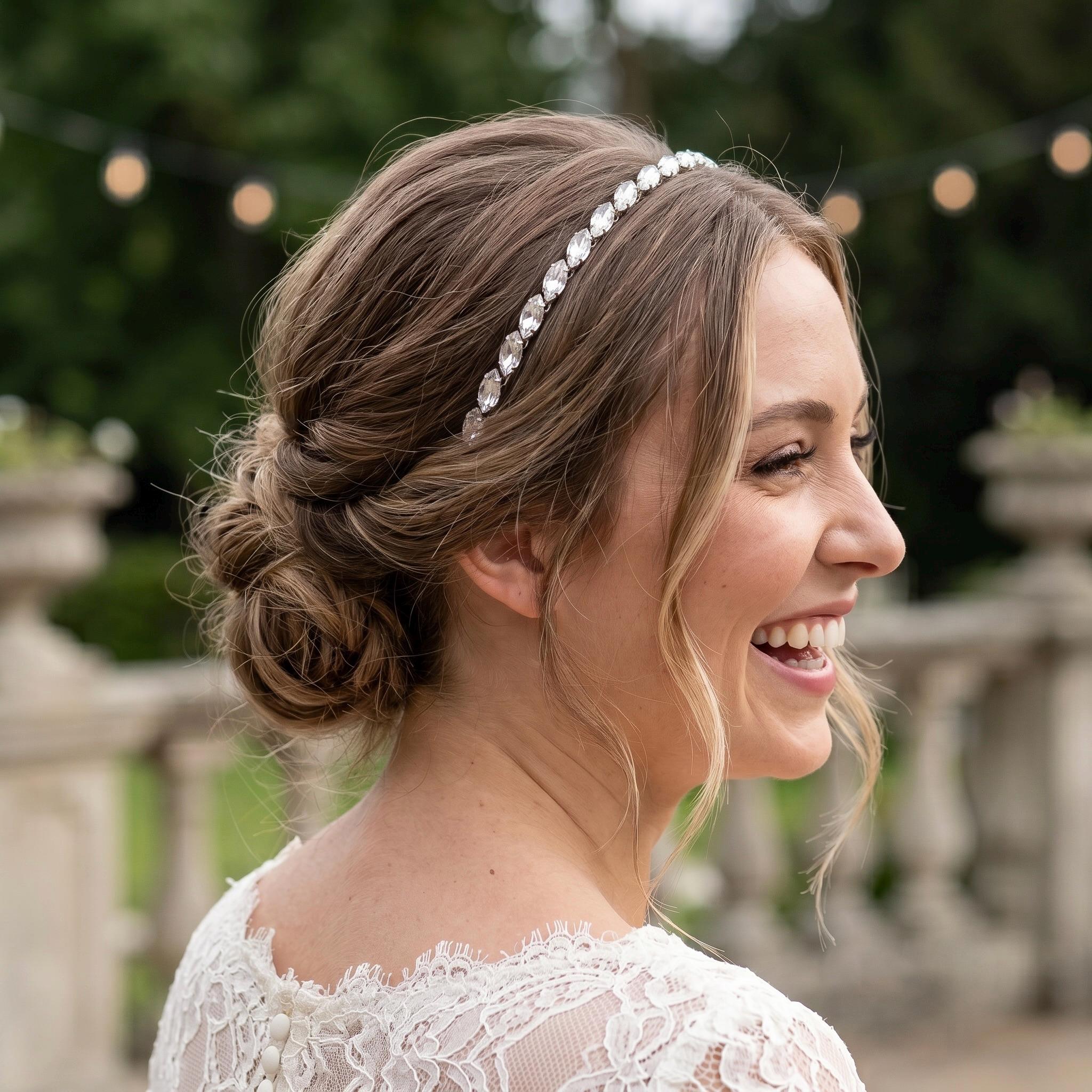 Brauthaarreif mit klaren Navette-Kristallen | Silberfarbener minimalistischer Haarschmuck für Hochzeit und Standesamt